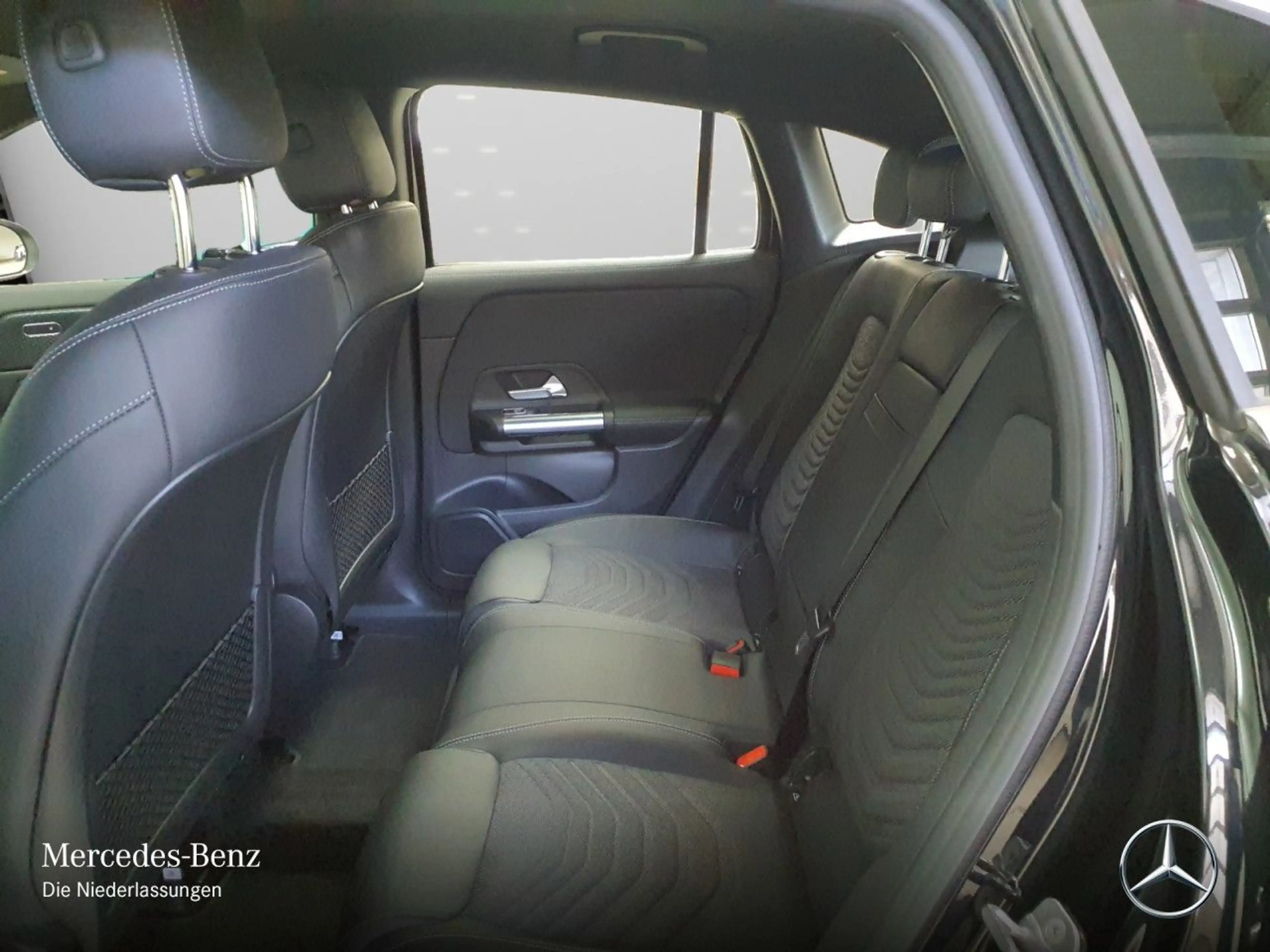 Mercedes-Benz EQA 300 4M PROG+ADVANCED+KAMERA+SPUR — photo 12