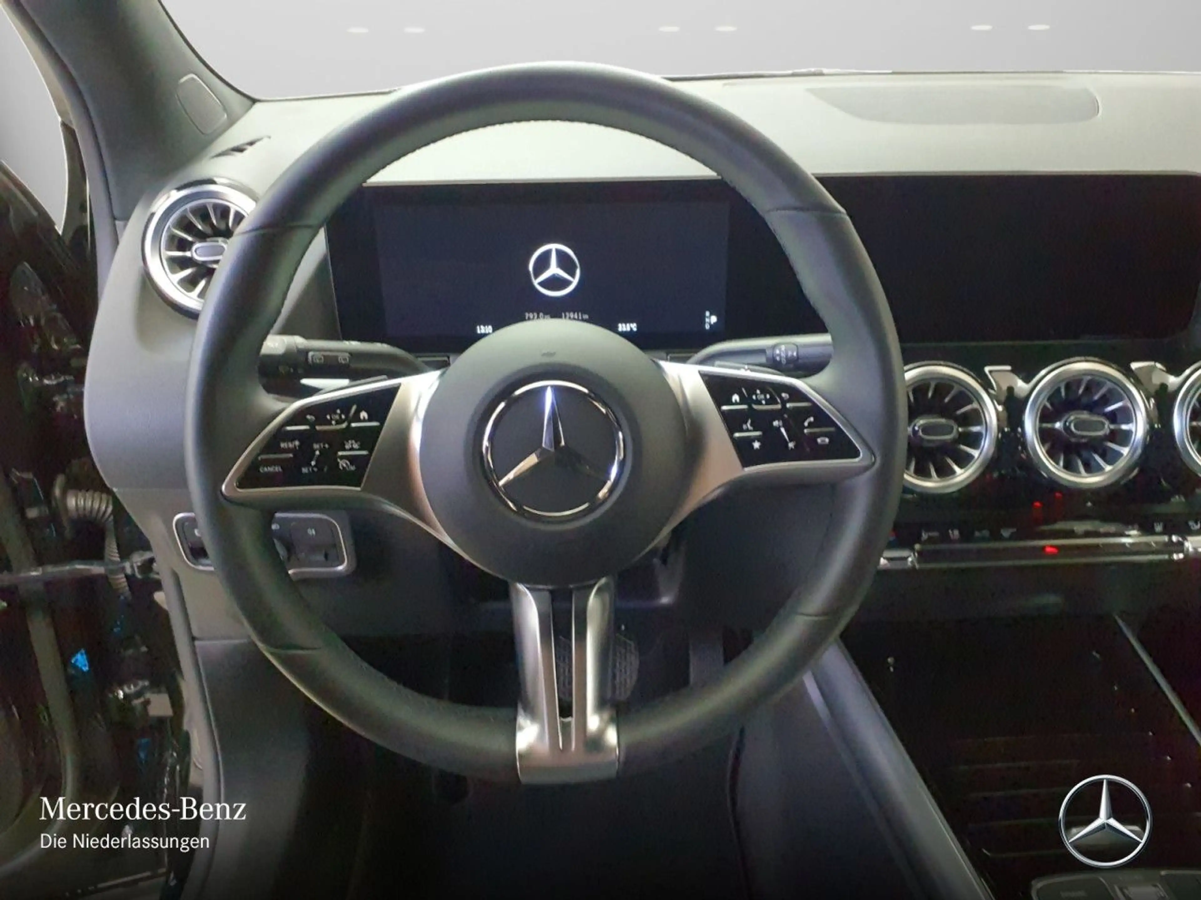 Mercedes-Benz EQA 300 4M PROG+ADVANCED+KAMERA+SPUR — photo 14