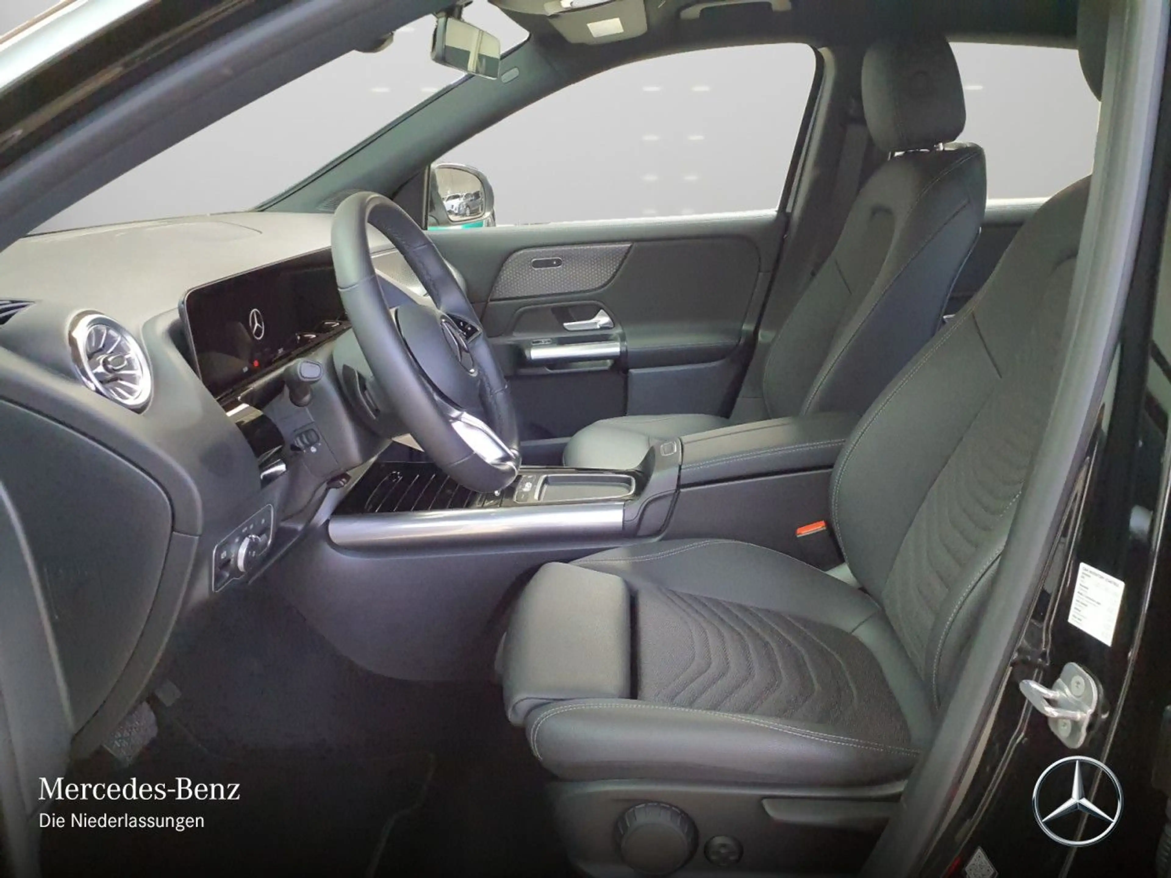 Mercedes-Benz EQA 300 4M PROG+ADVANCED+KAMERA+SPUR — photo 11