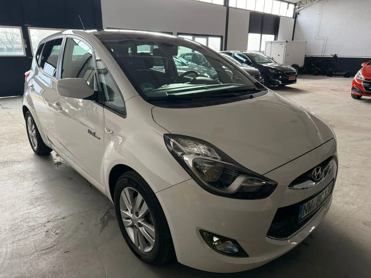Hyundai iX20 1.6 CRDi blue drive Euro5 PanoramaDach Blanc - 1