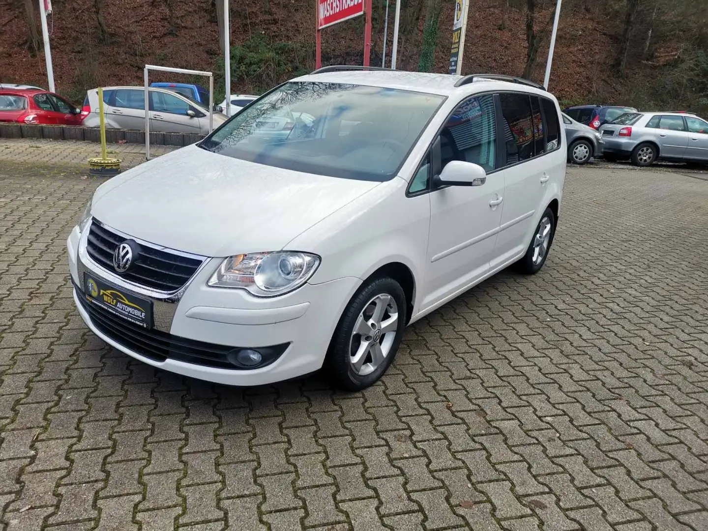 Volkswagen Touran 1.6 Trendline Navi Klima Preis inkl Neu Tüv Weiß - 2