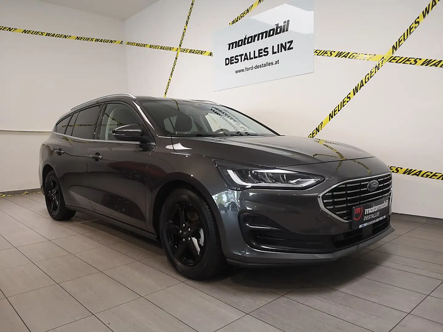 Ford Focus Turnier 1,0 EcoBoost Hybrid Titanium Design Aut... Grau - 1