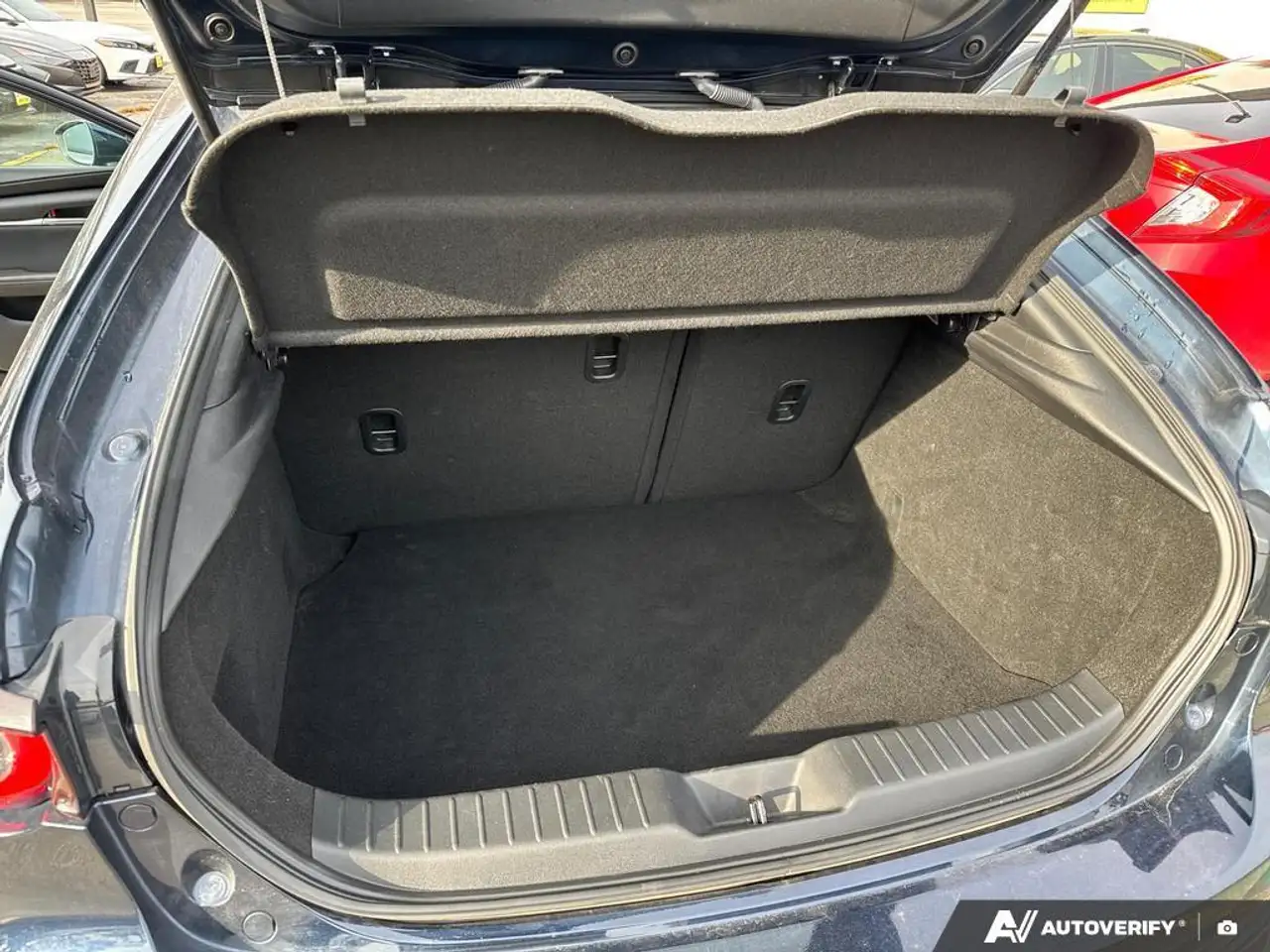 Mazda 3 снимка Mazda 3
