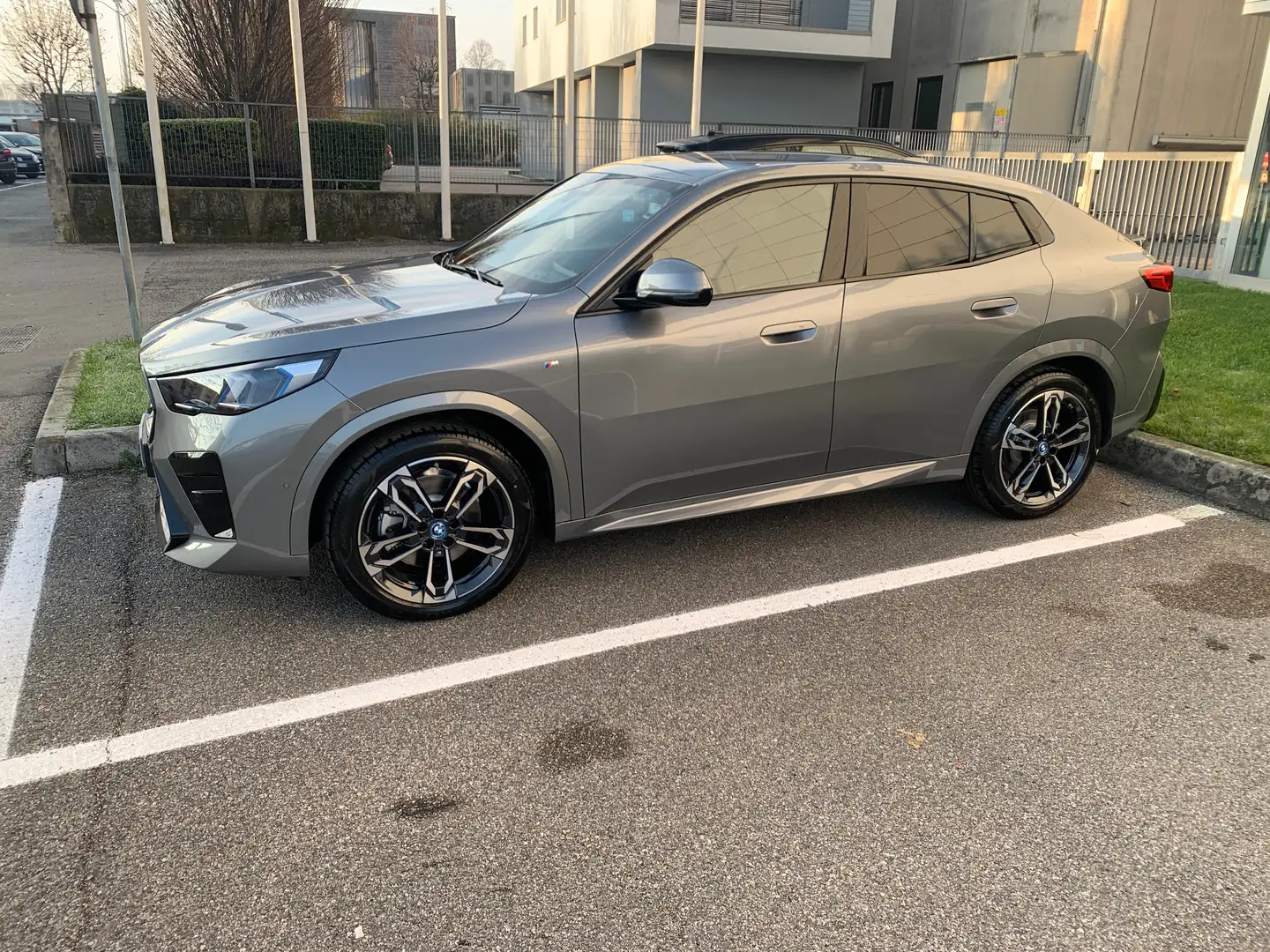 BMW iX2 xdrive 30 MSport - CEDO NOLEGGIO Grigio - 2