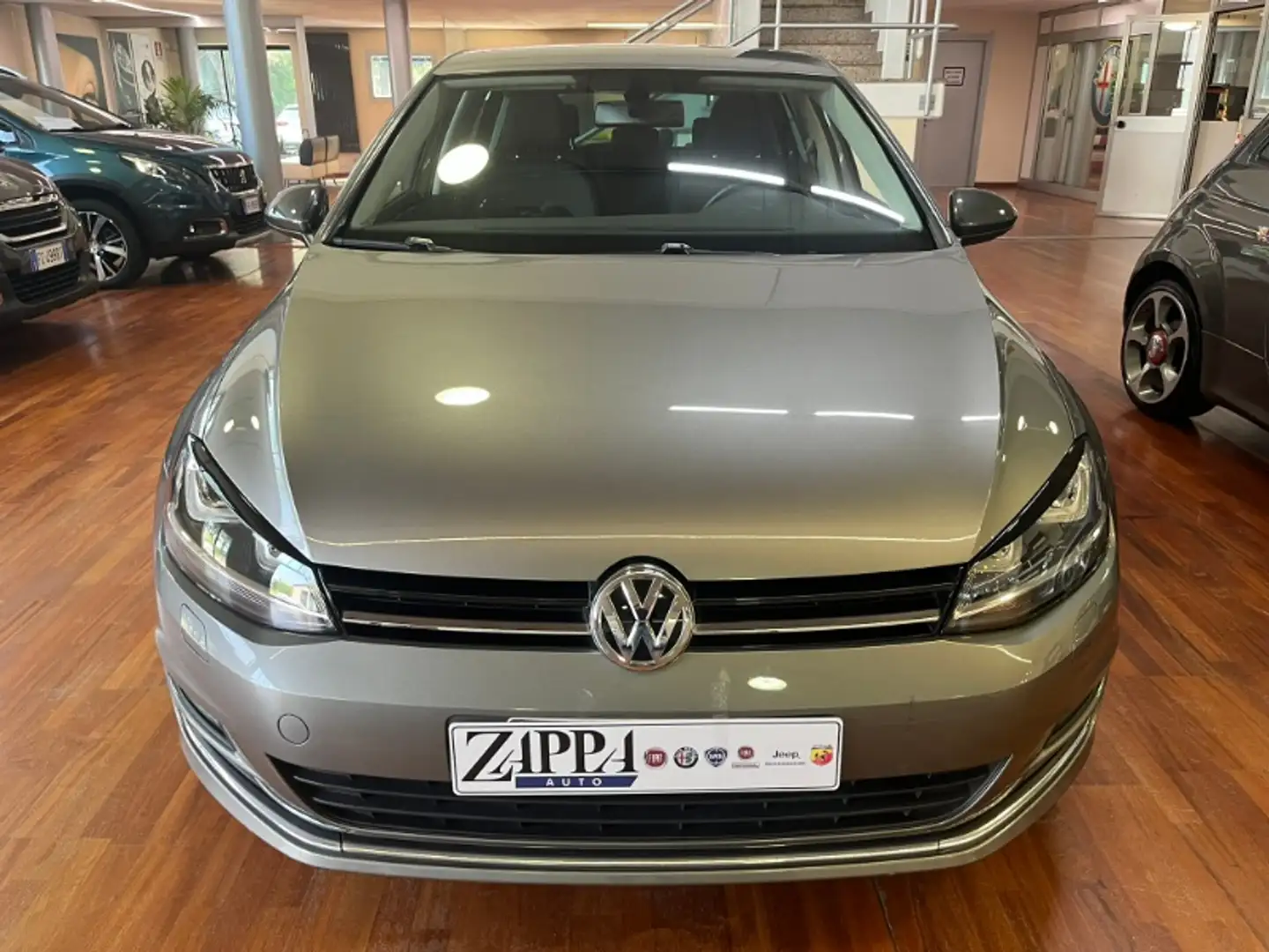 Volkswagen Golf 5 Porte 1.6 TDI BlueMotion Highline Business Grigio - 2