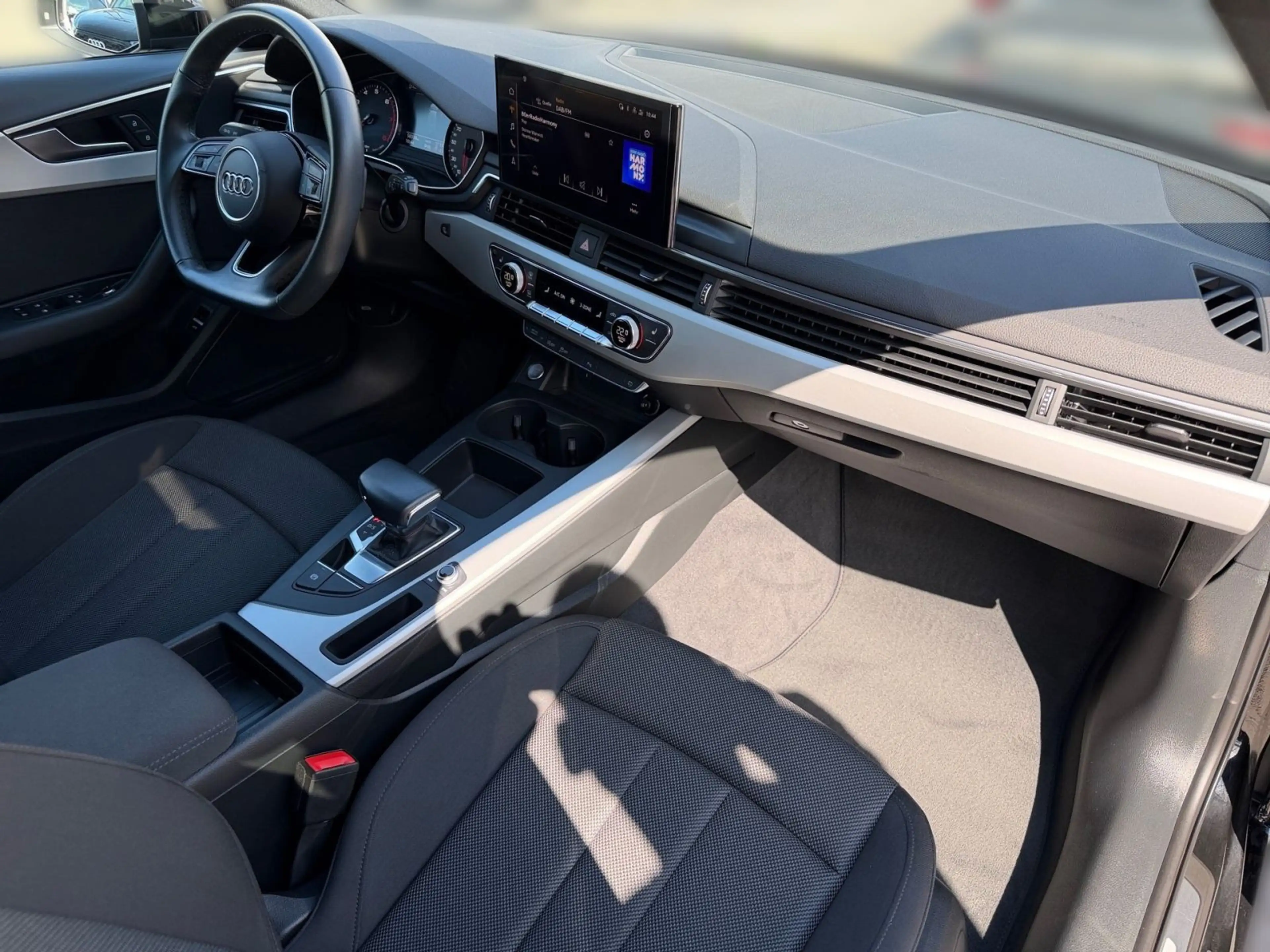 Audi A4 40 TFSI S tronic Navi DAB PDC Tempomat — photo 13
