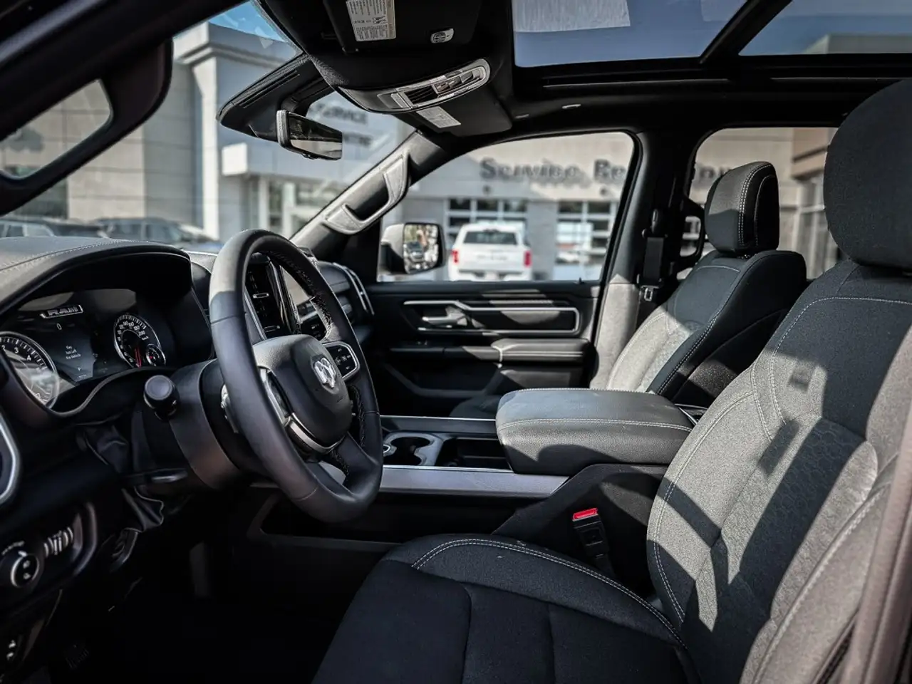 RAM 1500 снимка RAM 1500