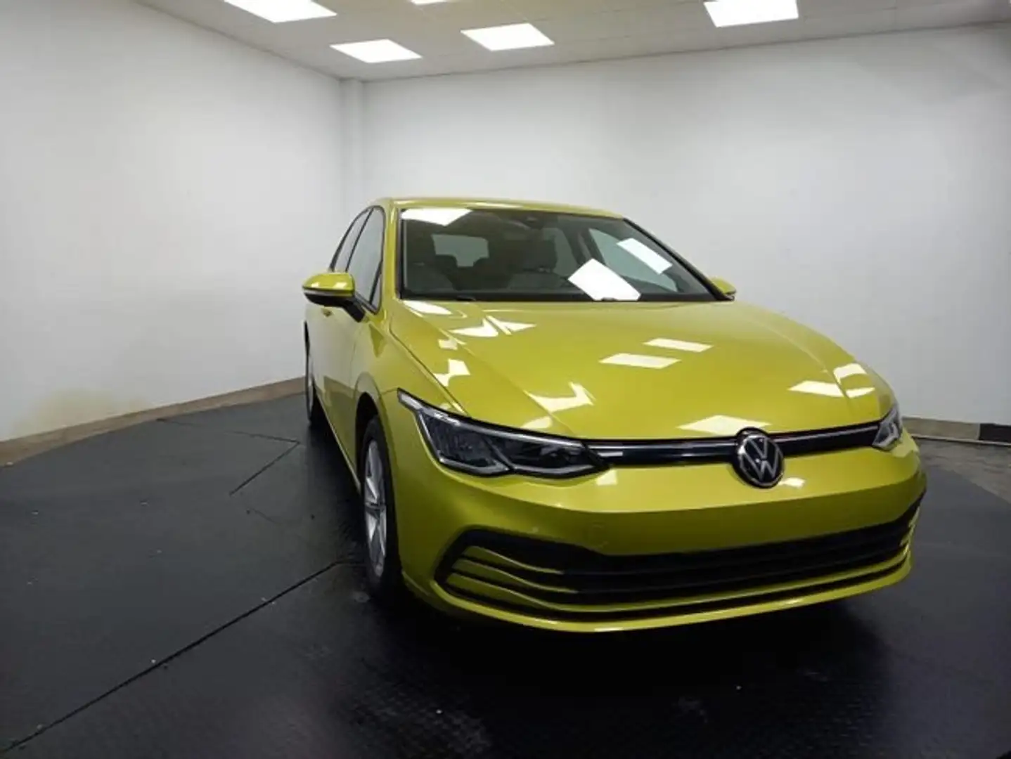 Volkswagen Golf VIII 1.5 eTSI Life OPF DSG Verde - 2