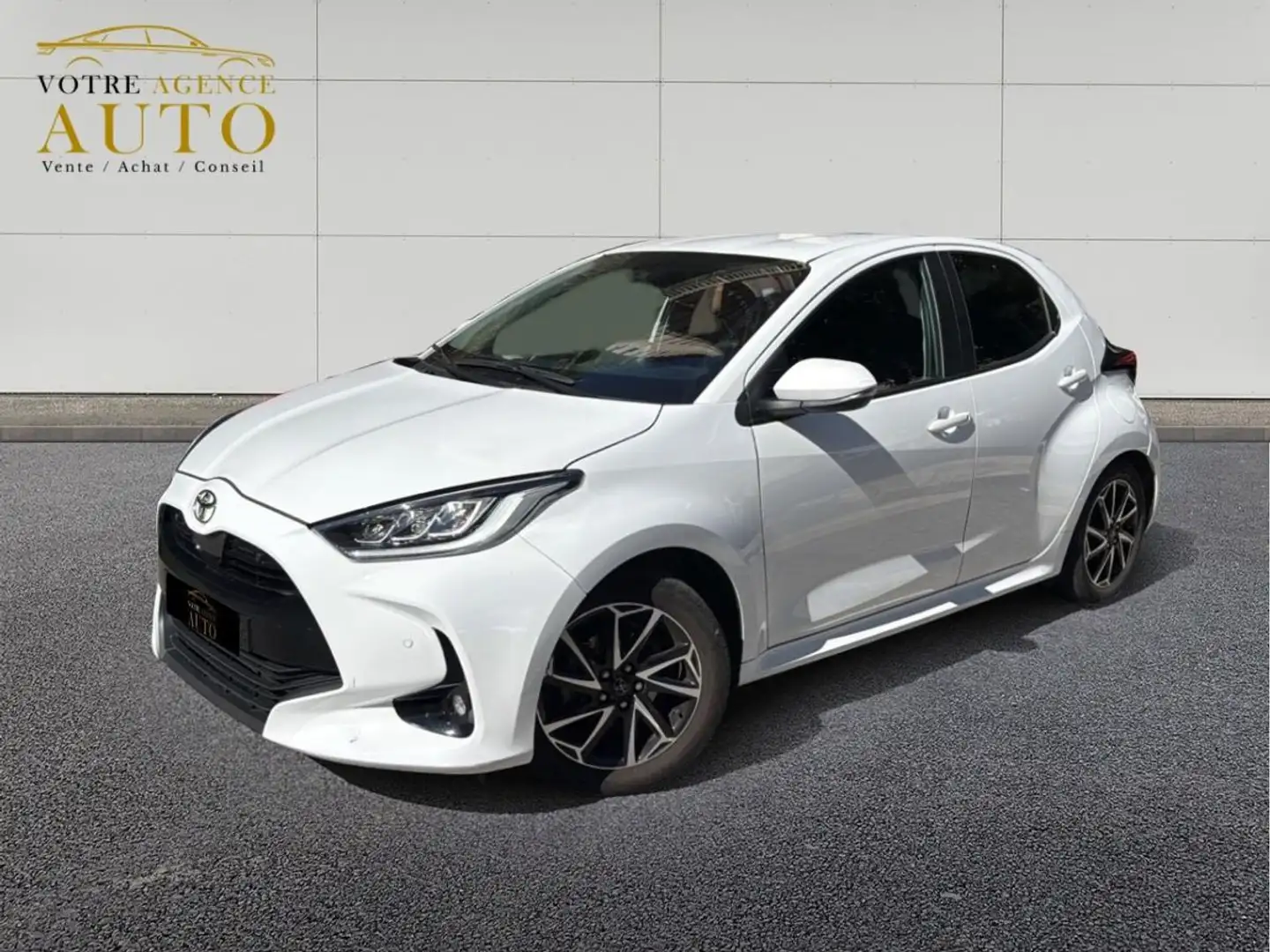 Toyota Yaris IV 1.5 - 120 VVT-i Design Blanc - 1