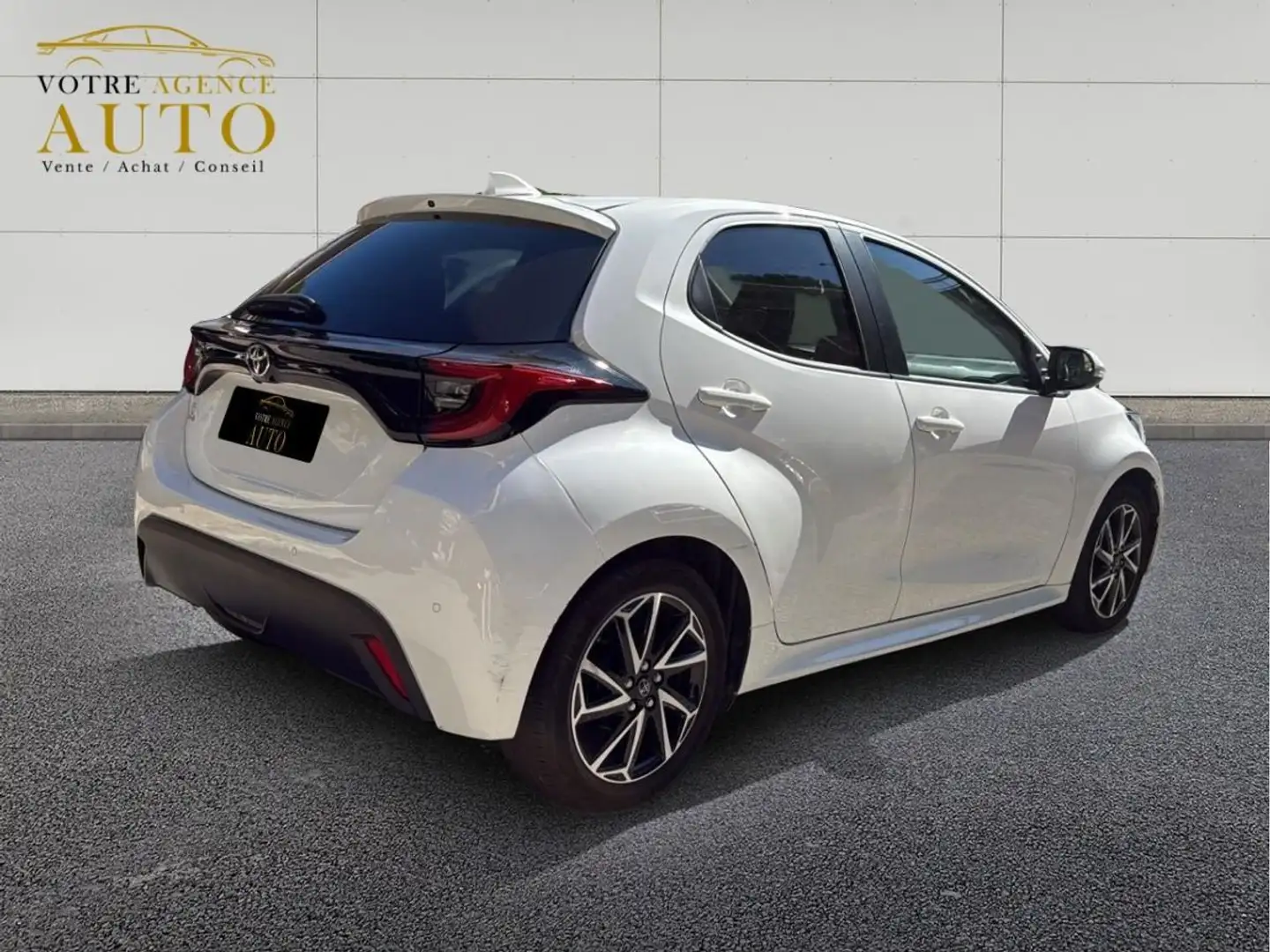 Toyota Yaris IV 1.5 - 120 VVT-i Design Blanc - 2