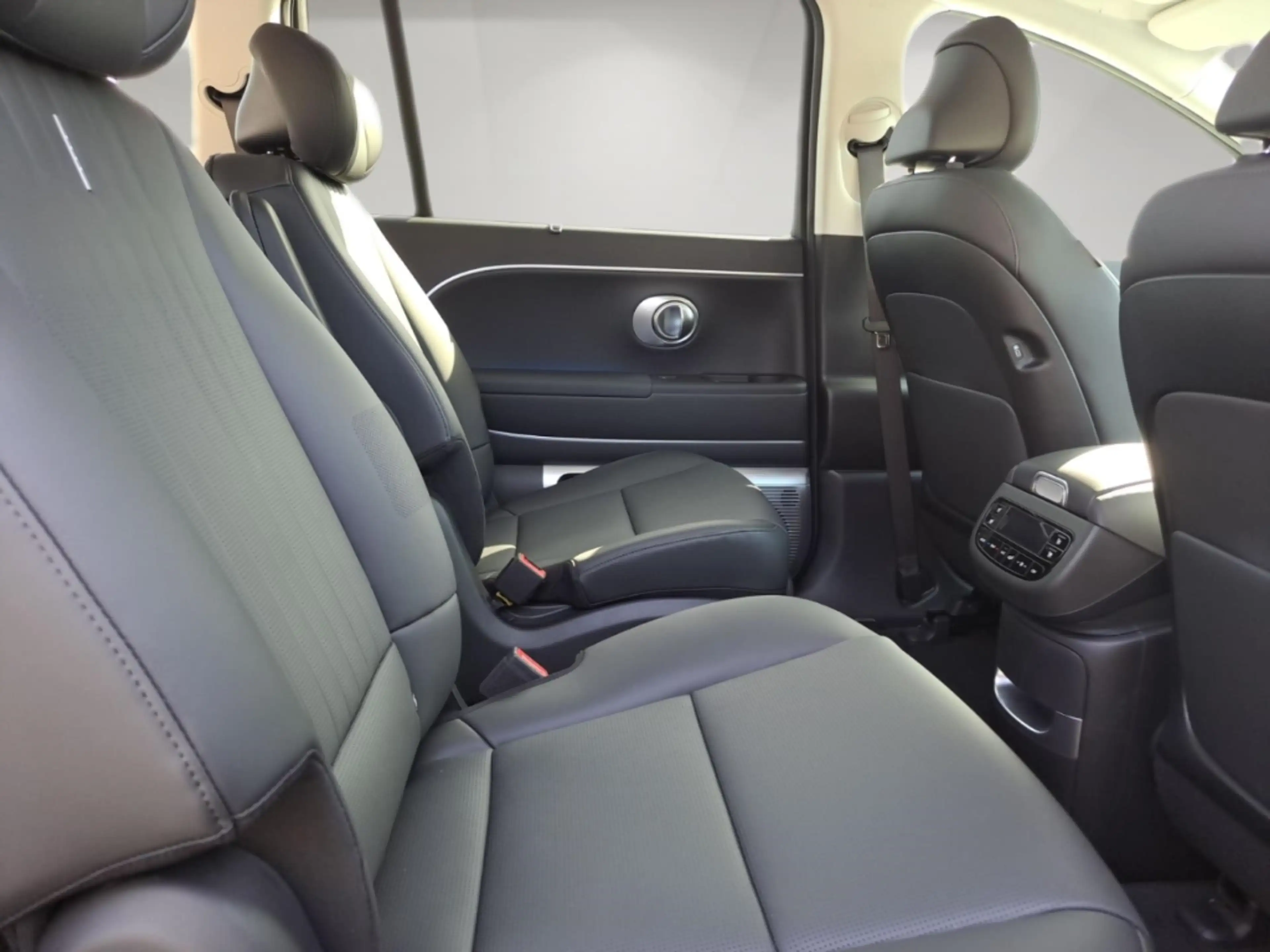 Hyundai IONIQ 9 110 kWh UNIQ Performance Bose 360°Kamera Matrix-LE — photo 13