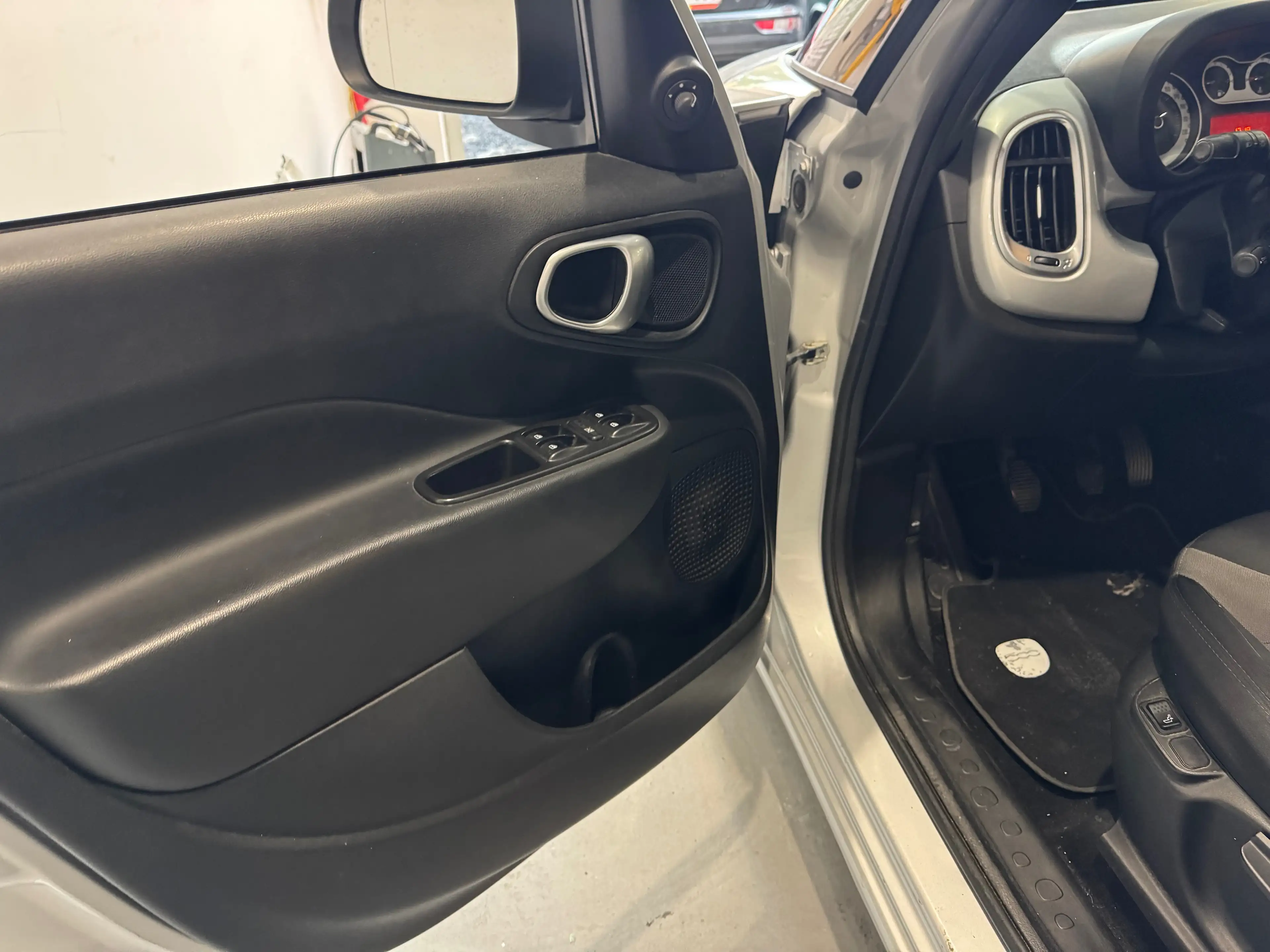 Fiat 500L 500L Living 1.4i Euro 6b 5pl full service — photo 9