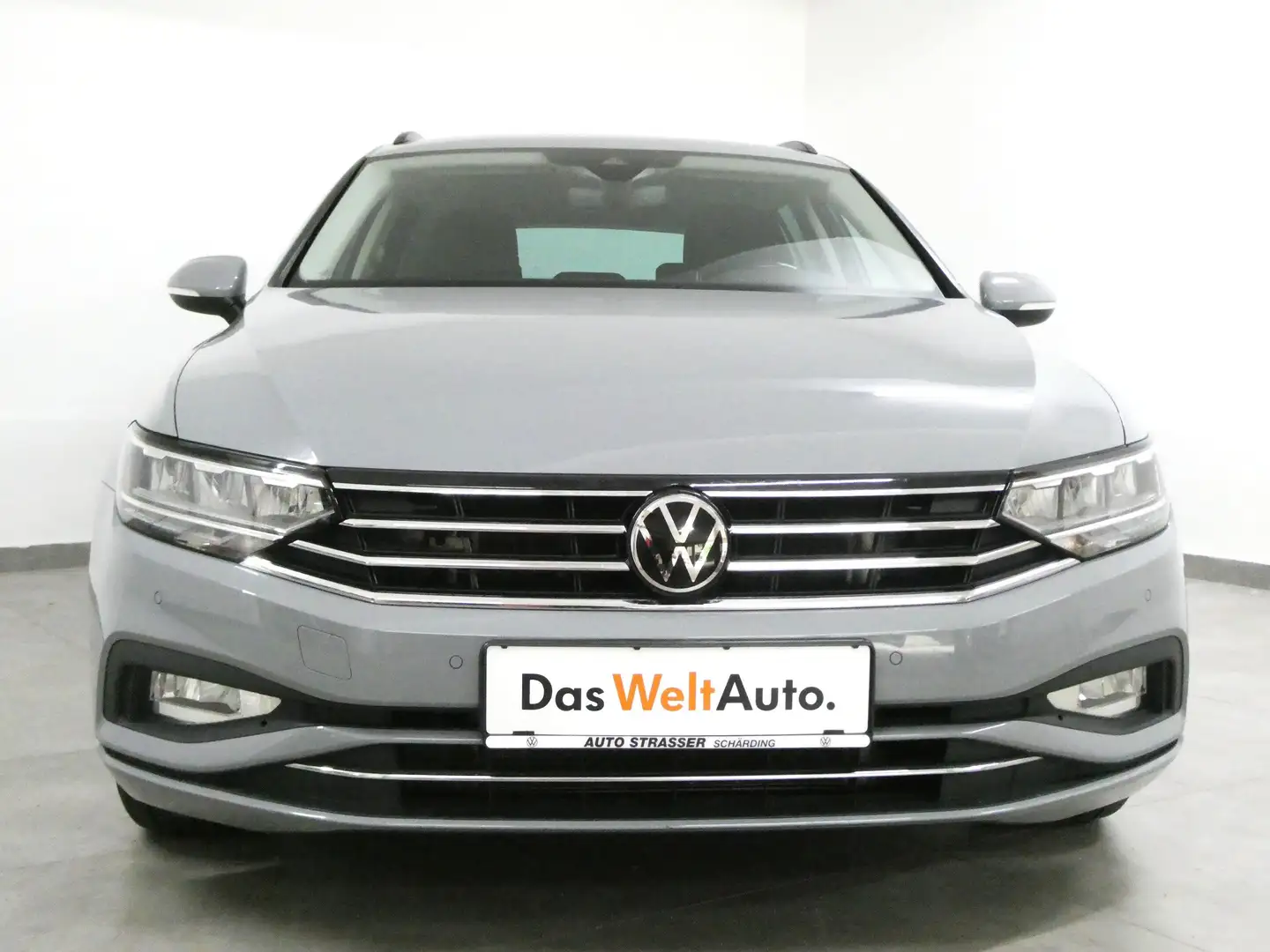 Volkswagen Passat Variant 2,0 TDI DSG LED Navi Ahk ACC DAB R-Kamera App Shz Grau - 2