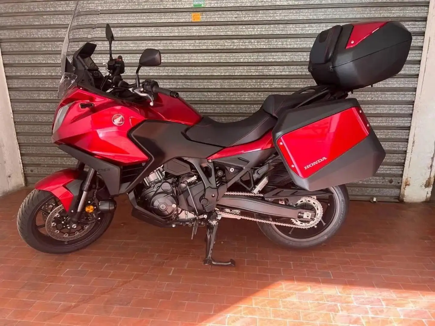 Honda NT 1100 Červená - 2