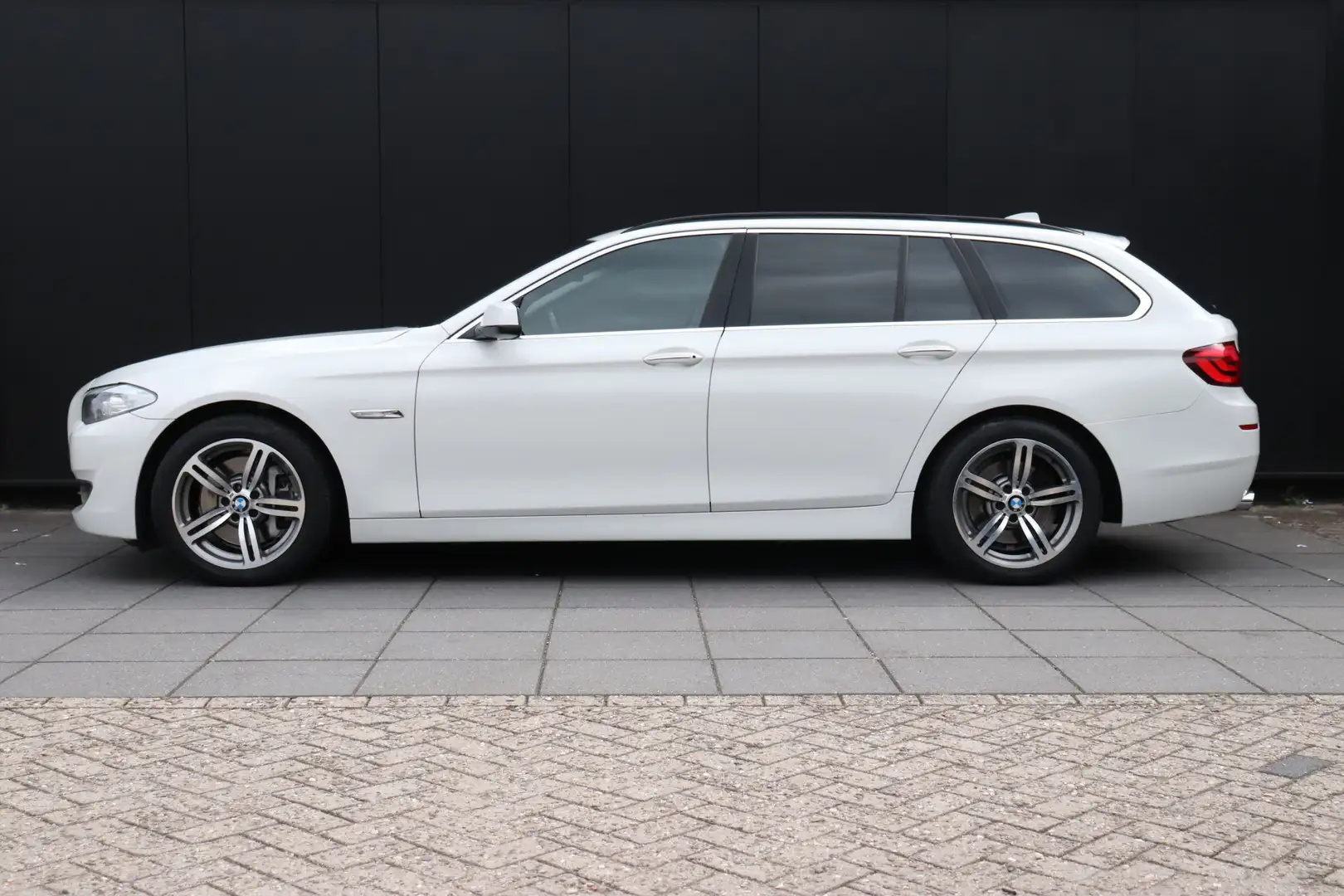 BMW 528 5-serie Touring 528i High Executive 259 PK YOUNGTI Wit - 2
