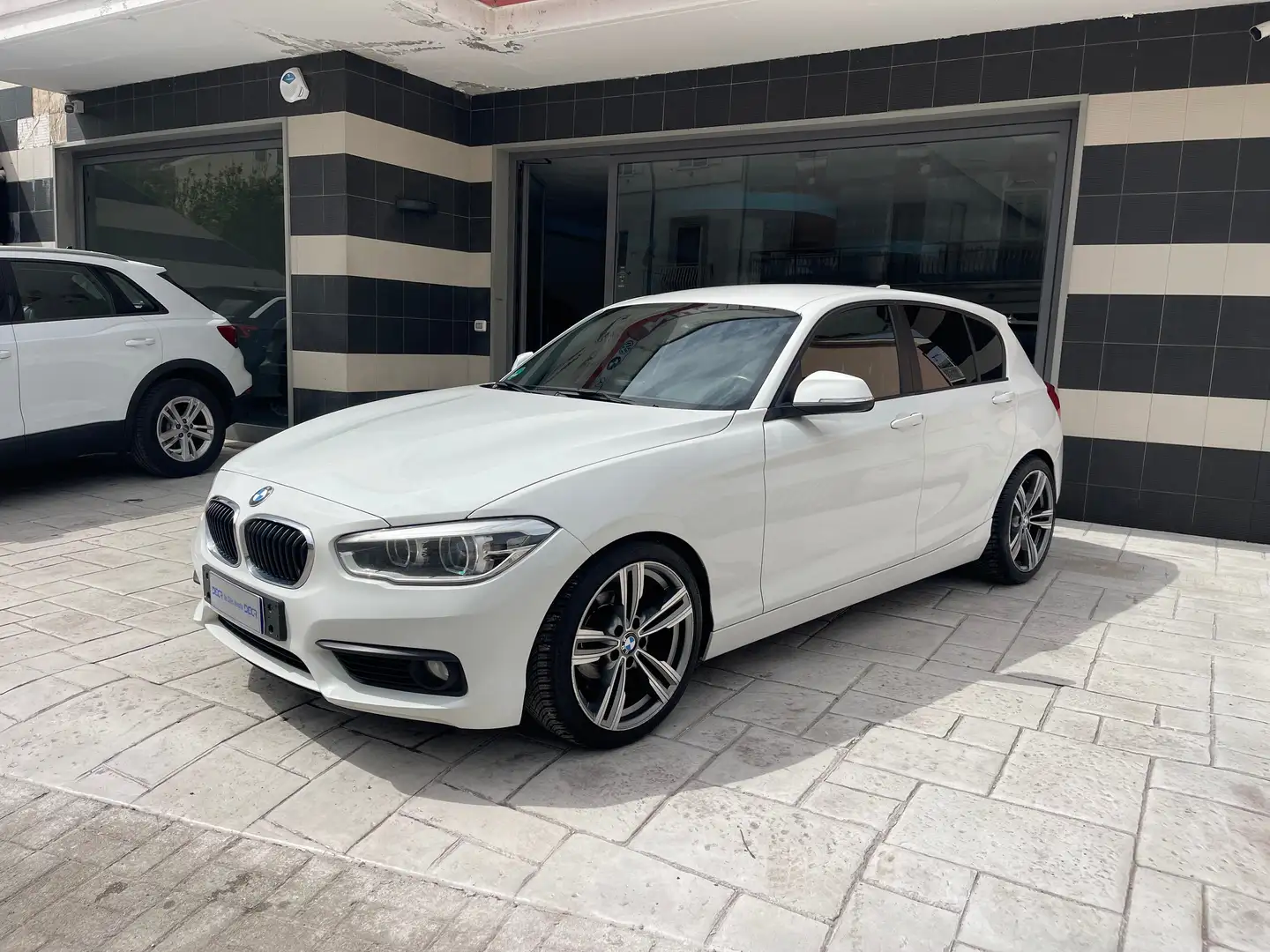 BMW 118 118d Sport 5p auto Bianco - 1