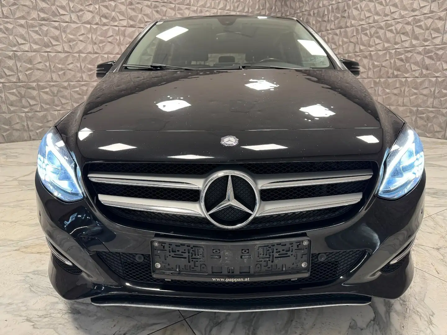 Mercedes-Benz B 200 CDI d 4Matic AMG-Line Schwarz - 2