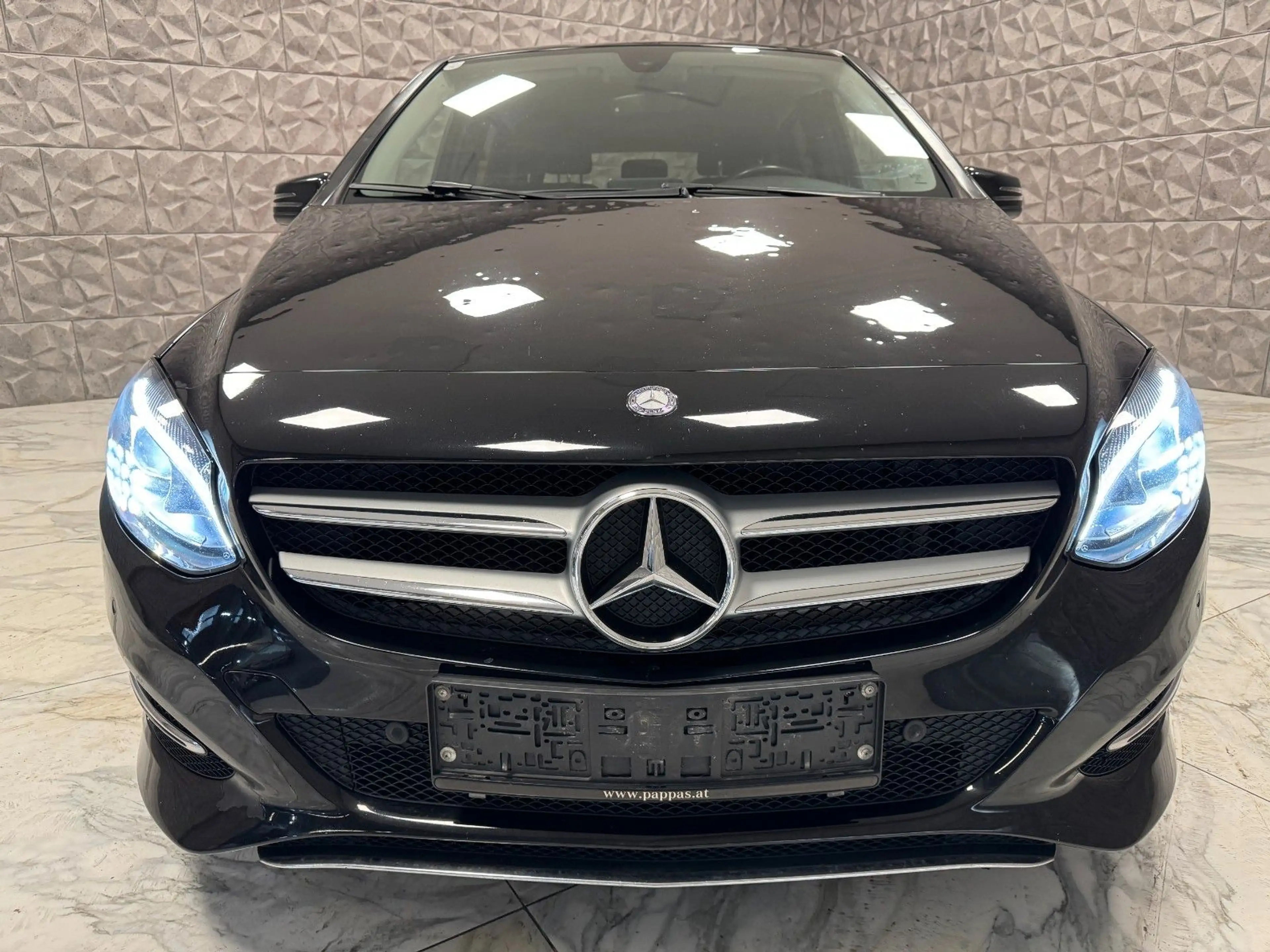 Mercedes-Benz B 200 CDI d 4Matic AMG-Line — photo 2
