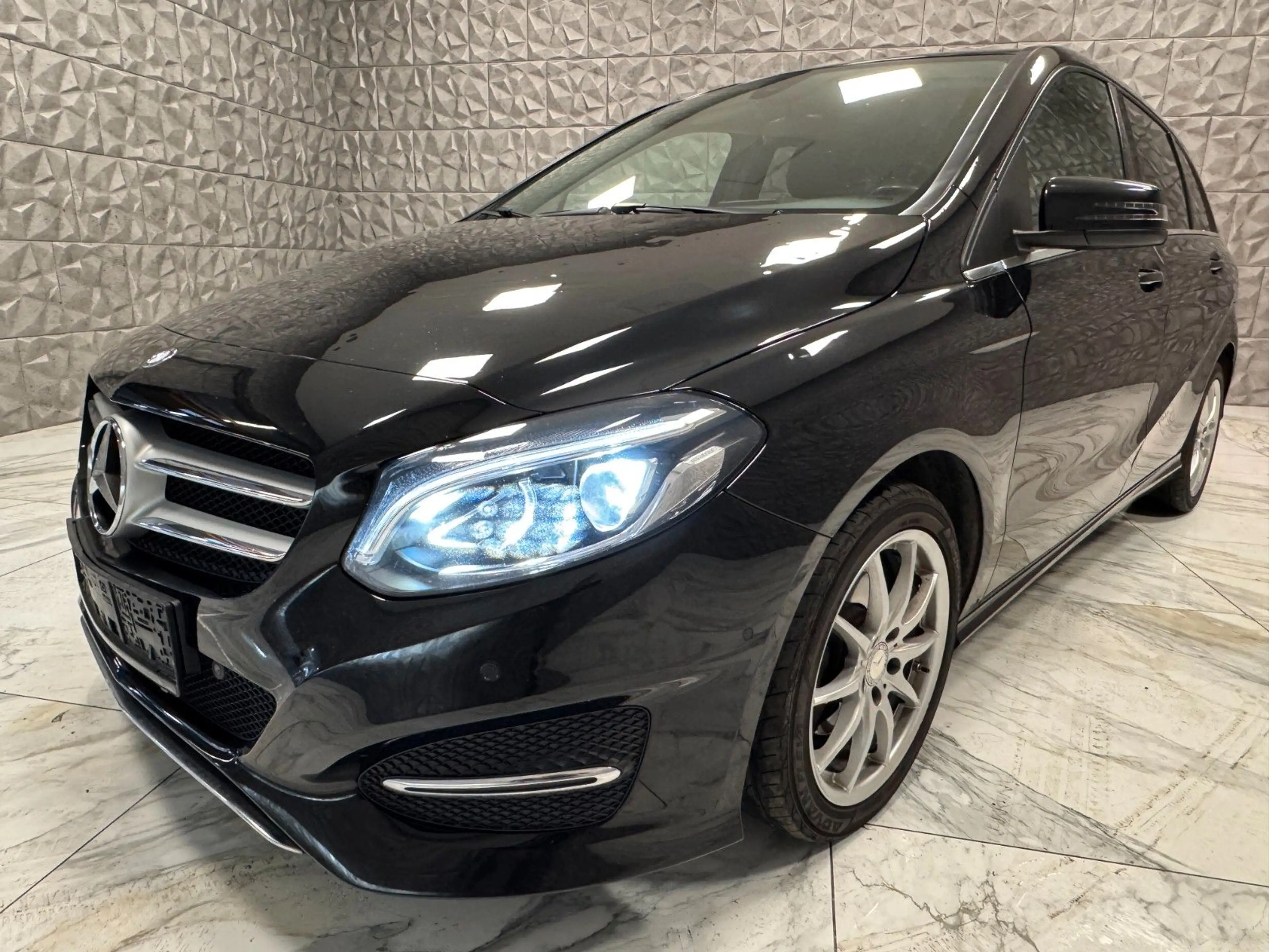 Mercedes-Benz B 200 CDI d 4Matic AMG-Line — photo 3