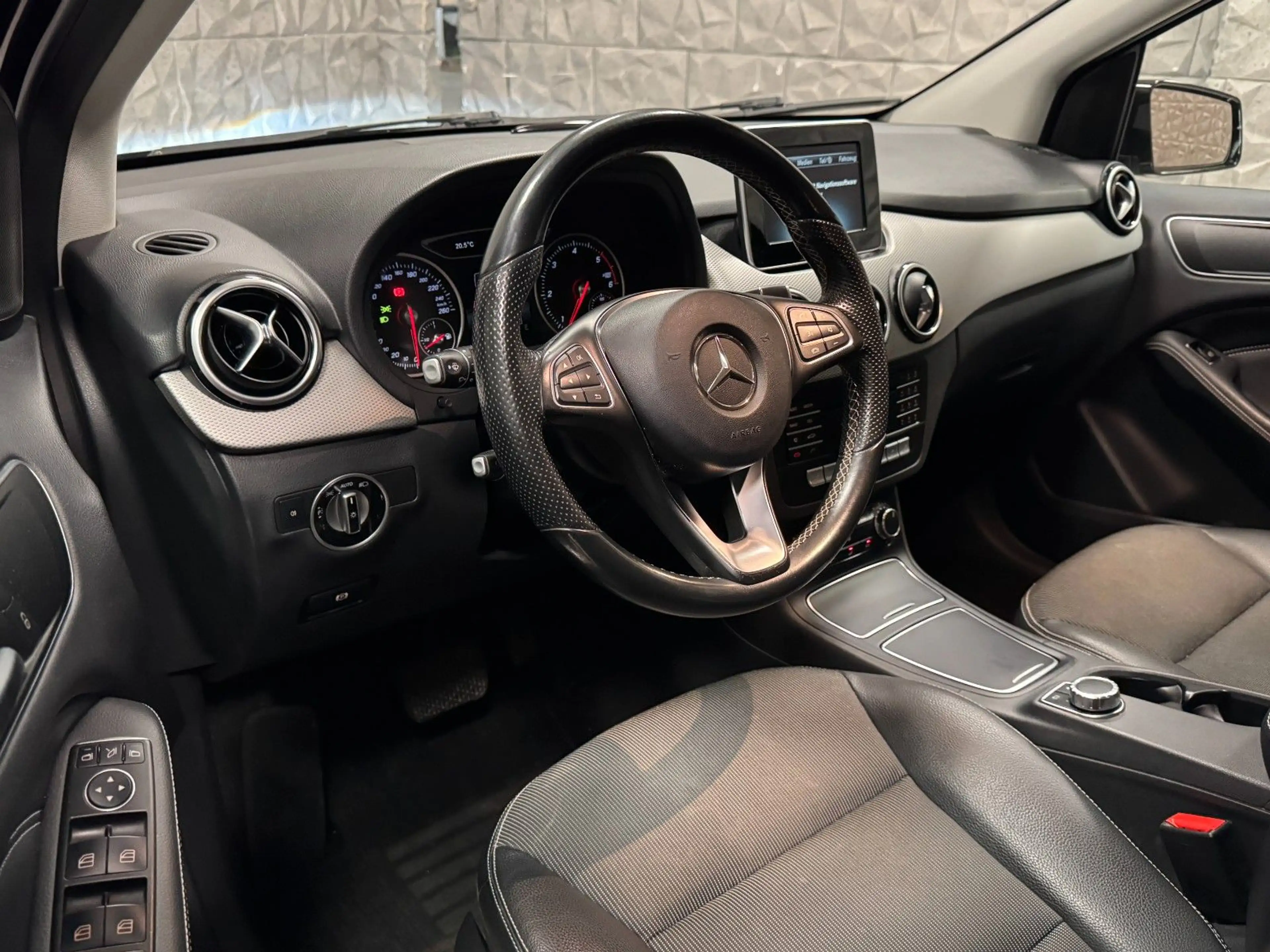 Mercedes-Benz B 200 CDI d 4Matic AMG-Line — photo 13