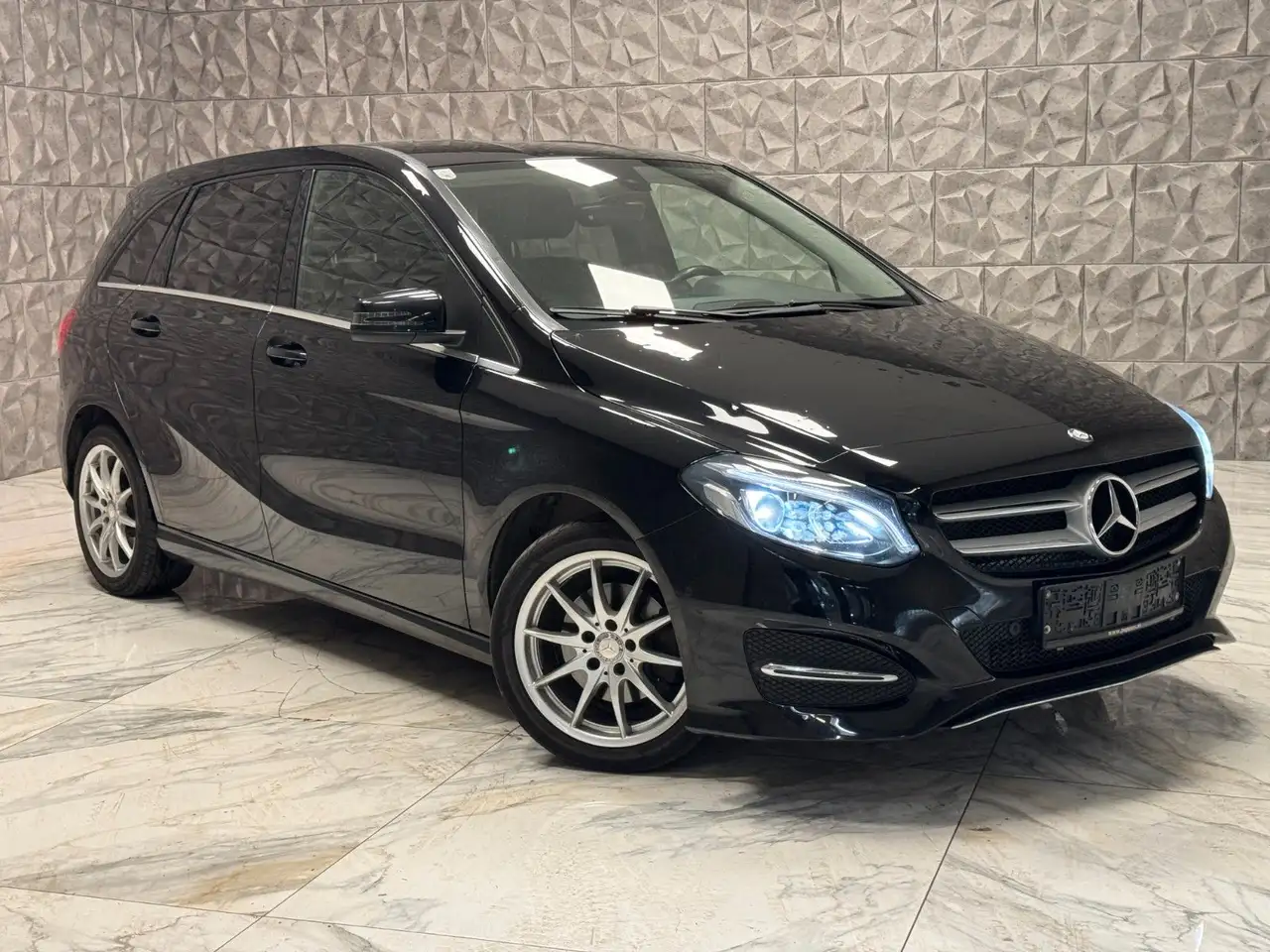 Mercedes-Benz B 200