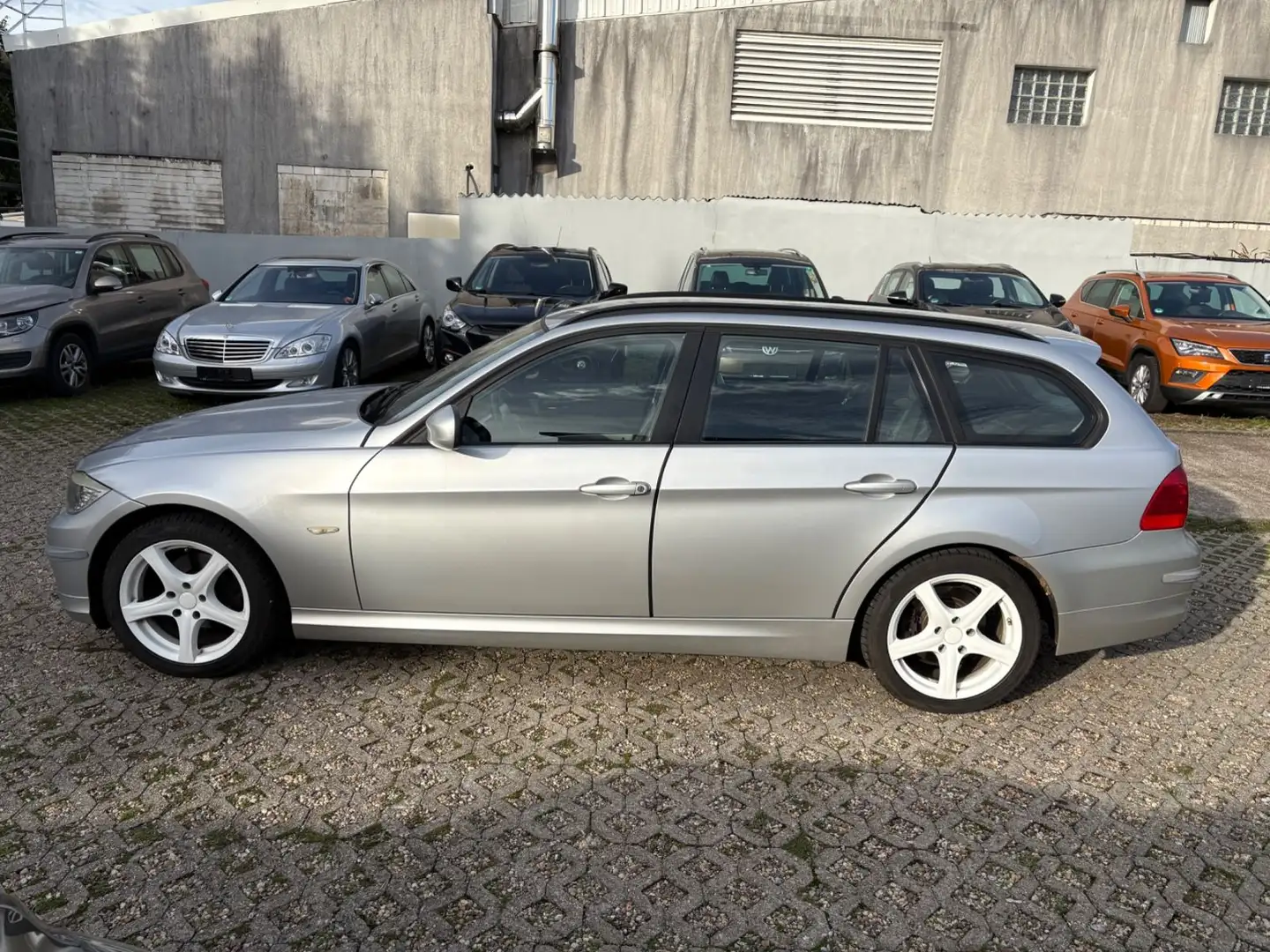 BMW 318 3 Touring 318i ALU M+S SHZ KLIMA TEMPOMAT Argent - 2