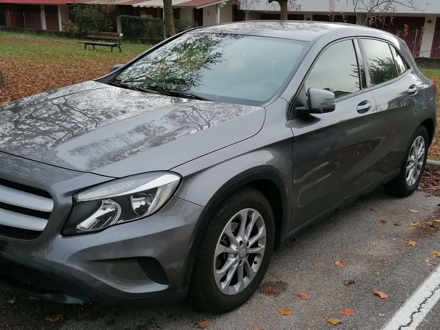 Mercedes-Benz GLA 180 GLA-X156 2014 d (cdi) Executive auto Серый - 2