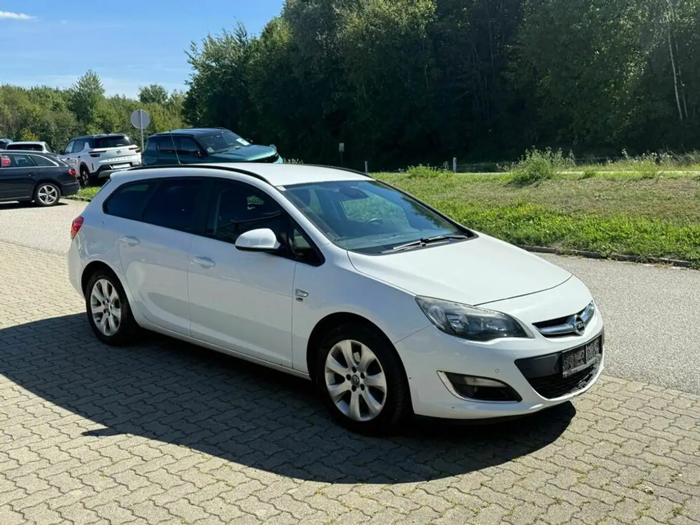 Opel Astra Edition ! Klima, Sitzheiz., 8-fach bereift ! Weiß - 2