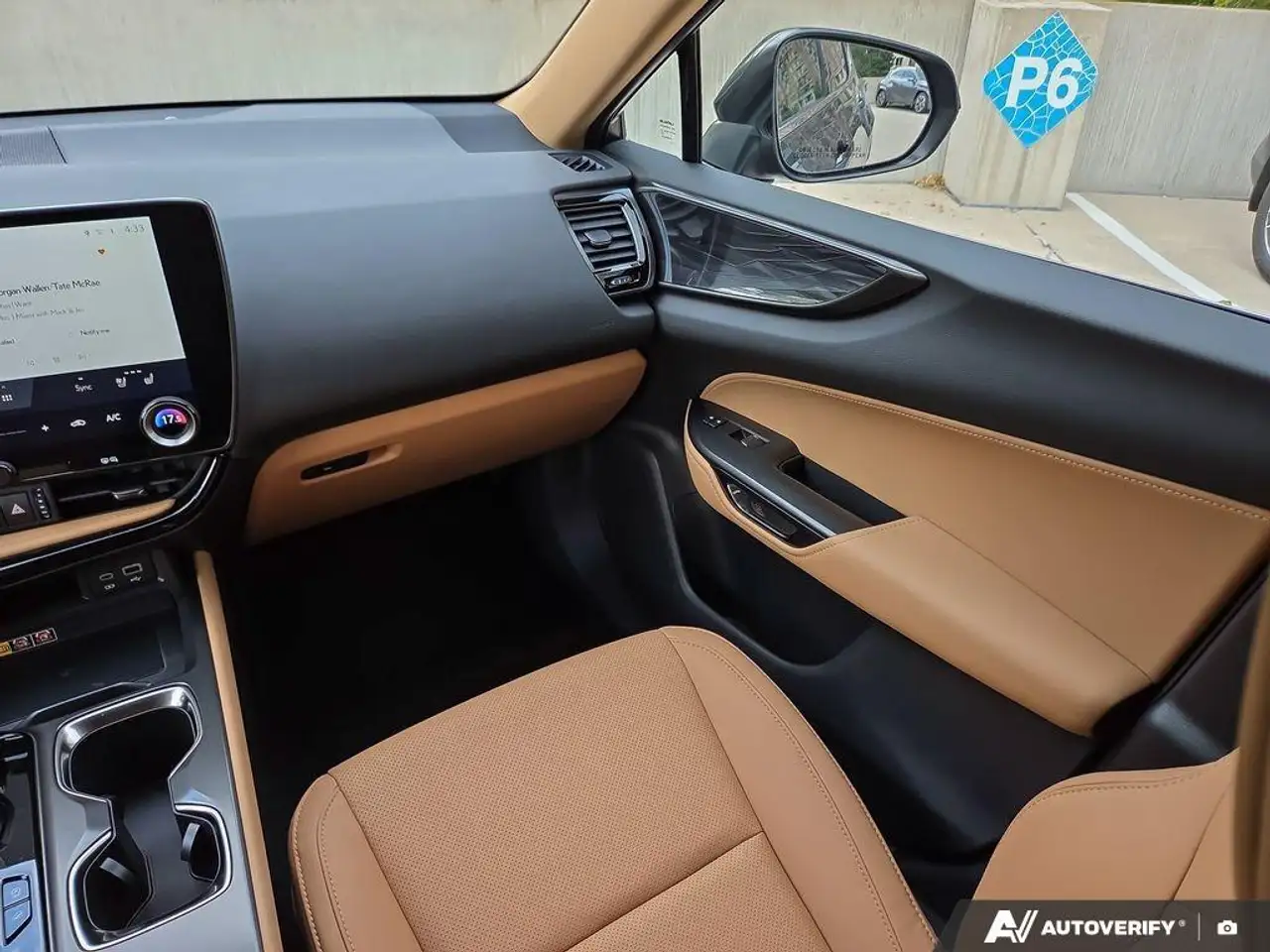 Lexus NX снимка Lexus NX