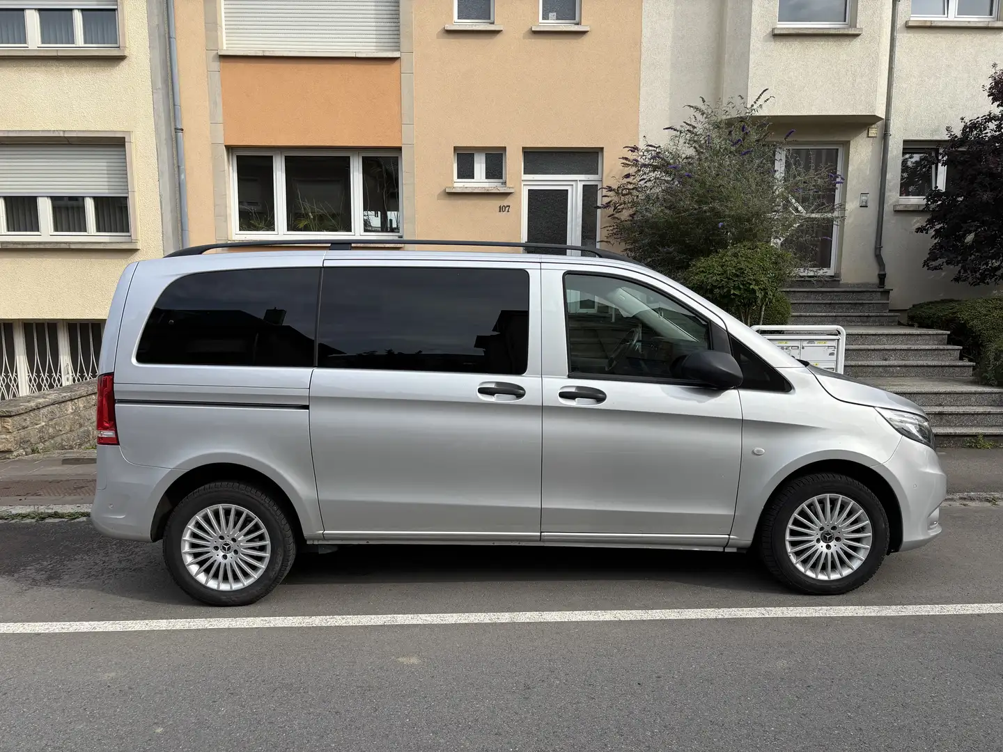 Mercedes-Benz Vito 114/116/119 CDI Edition 4MATIC kompakt (447.701) Gris - 1
