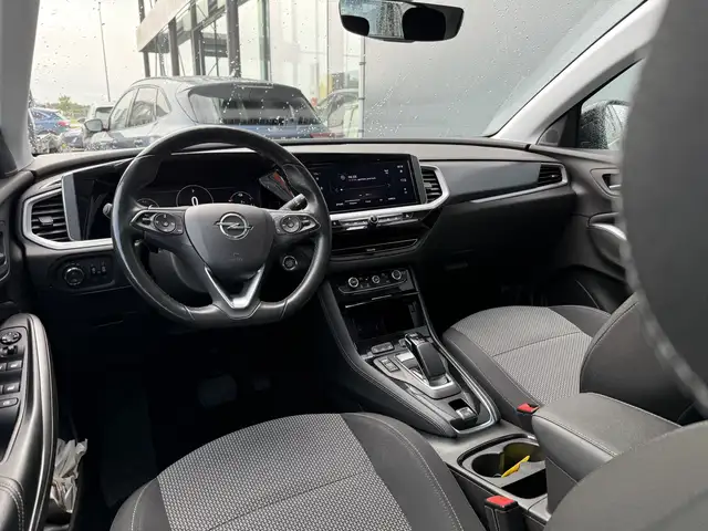Opel Grandland view 3