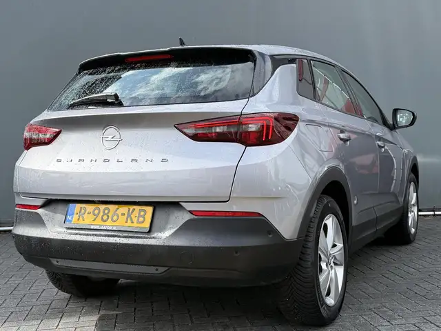 Opel Grandland view 2