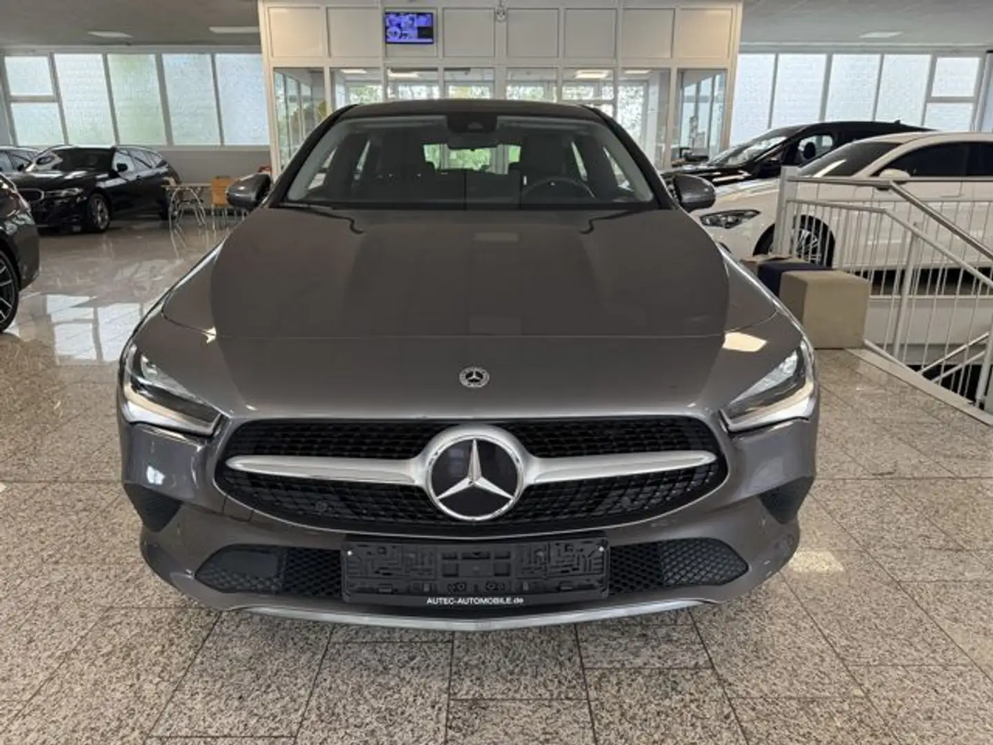 Mercedes-Benz CLA 200 d Shooting Brake NAVI+SPURHALTE+SITZHEIZ Grau - 2