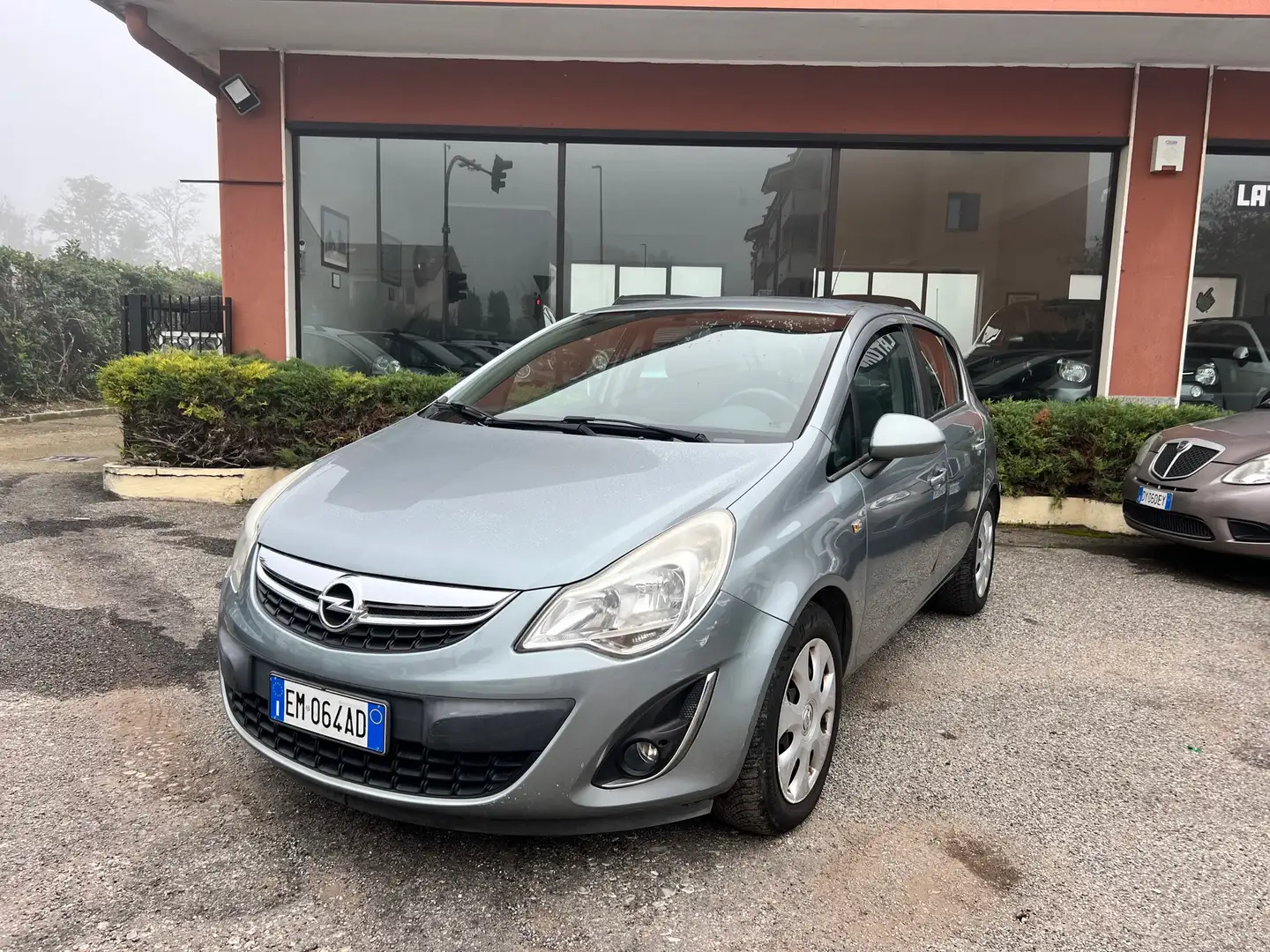 Opel Corsa Corsa 5p 1.2 Cosmo 85cv Gris - 1