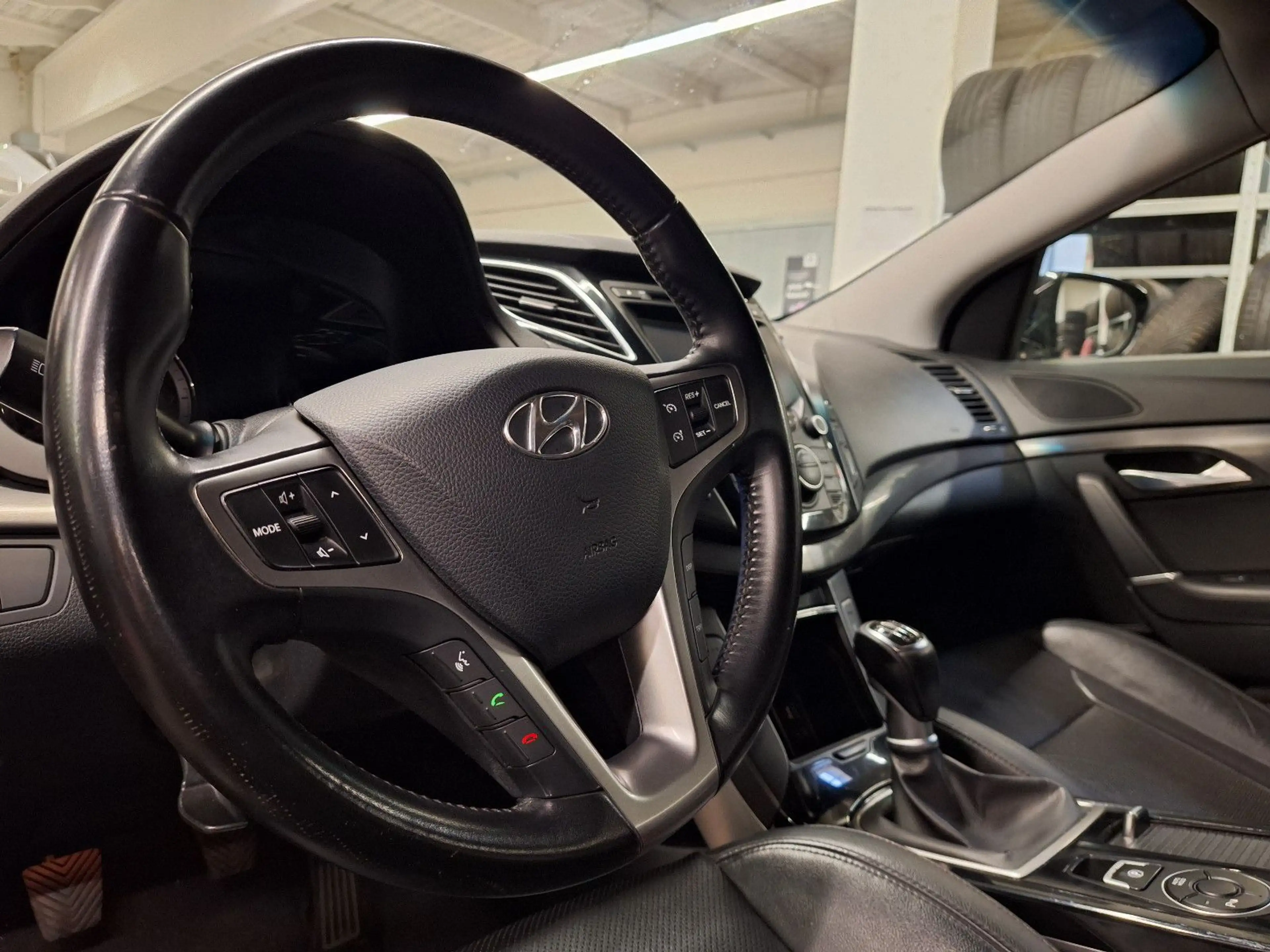 Hyundai i40 *1,6*LEDER*NAVI*EXTRAS*TOP*INSP NEU*1.HAND! — photo 6