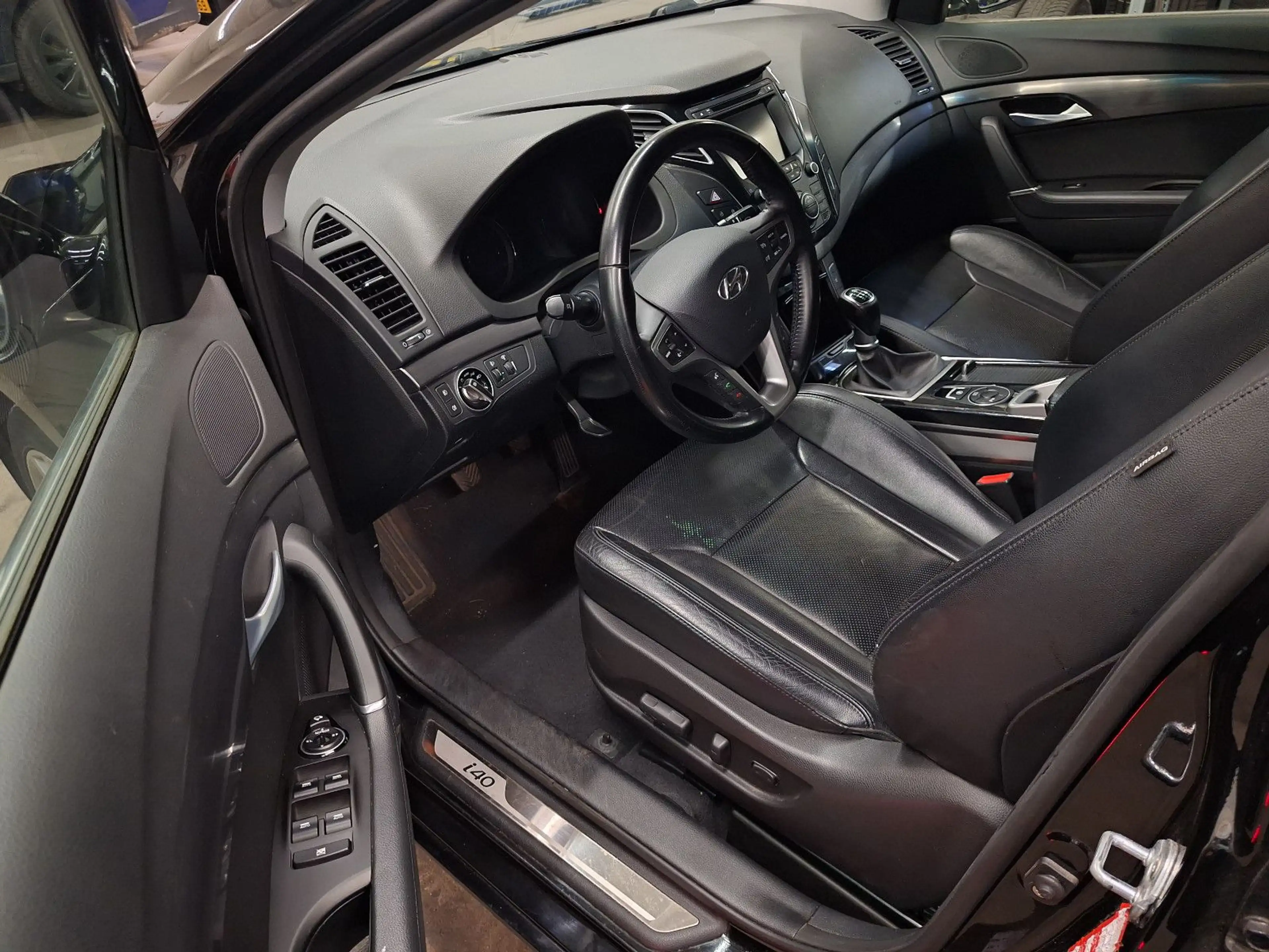 Hyundai i40 *1,6*LEDER*NAVI*EXTRAS*TOP*INSP NEU*1.HAND! — photo 4