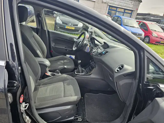 Ford Fiesta view 13