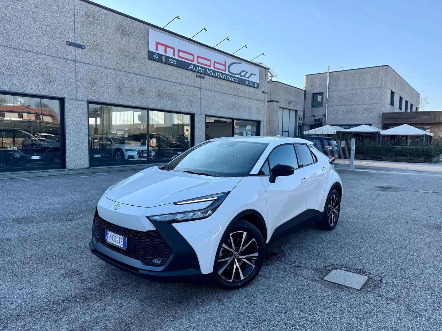 Toyota C-HR 2.0 phev Trend fwd e-cvt plug-in FULL OPTIONAL Bianco - 1
