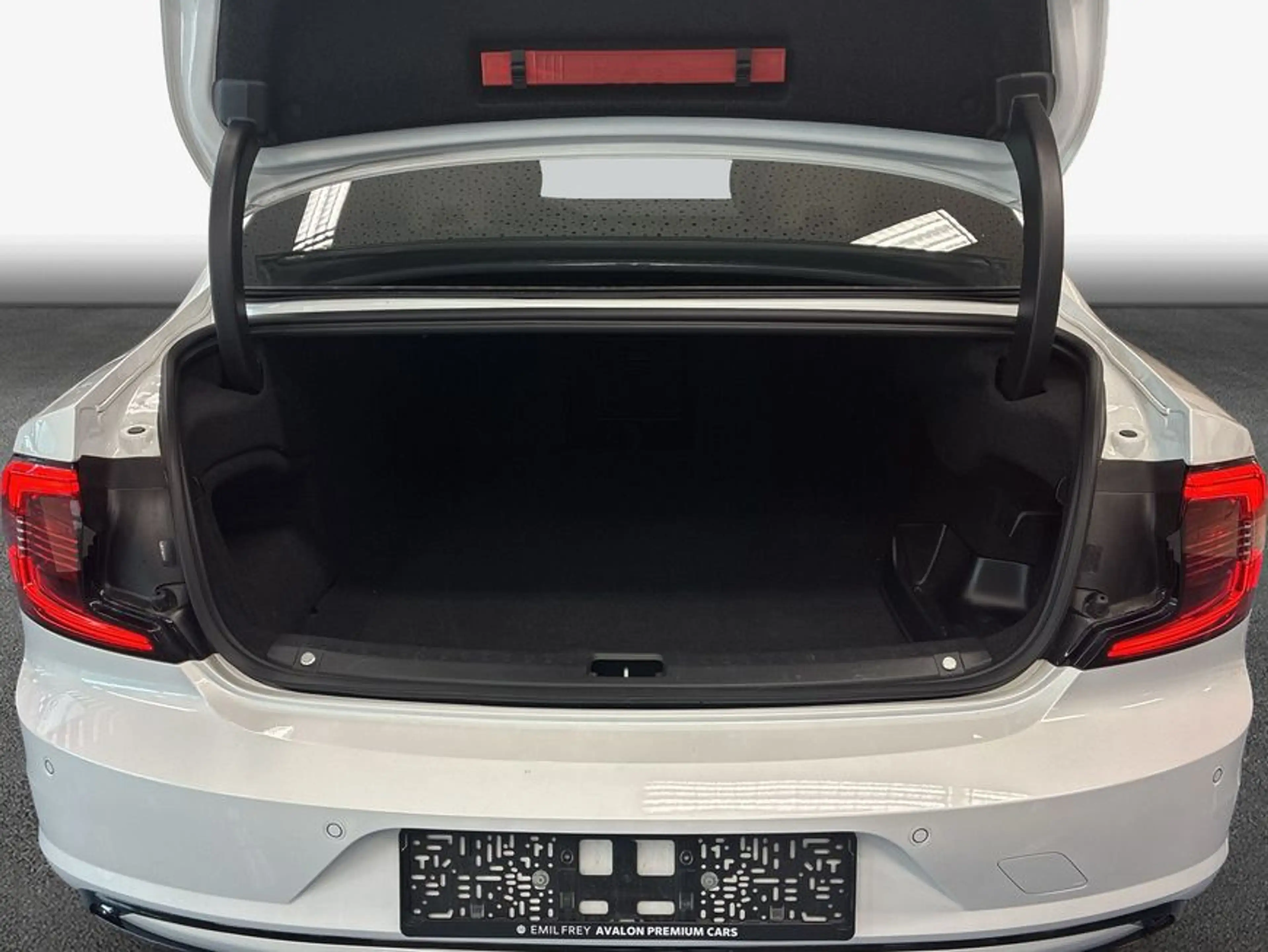 Volvo S90 T8 Recharge AWD Ultimate Dark — photo 12