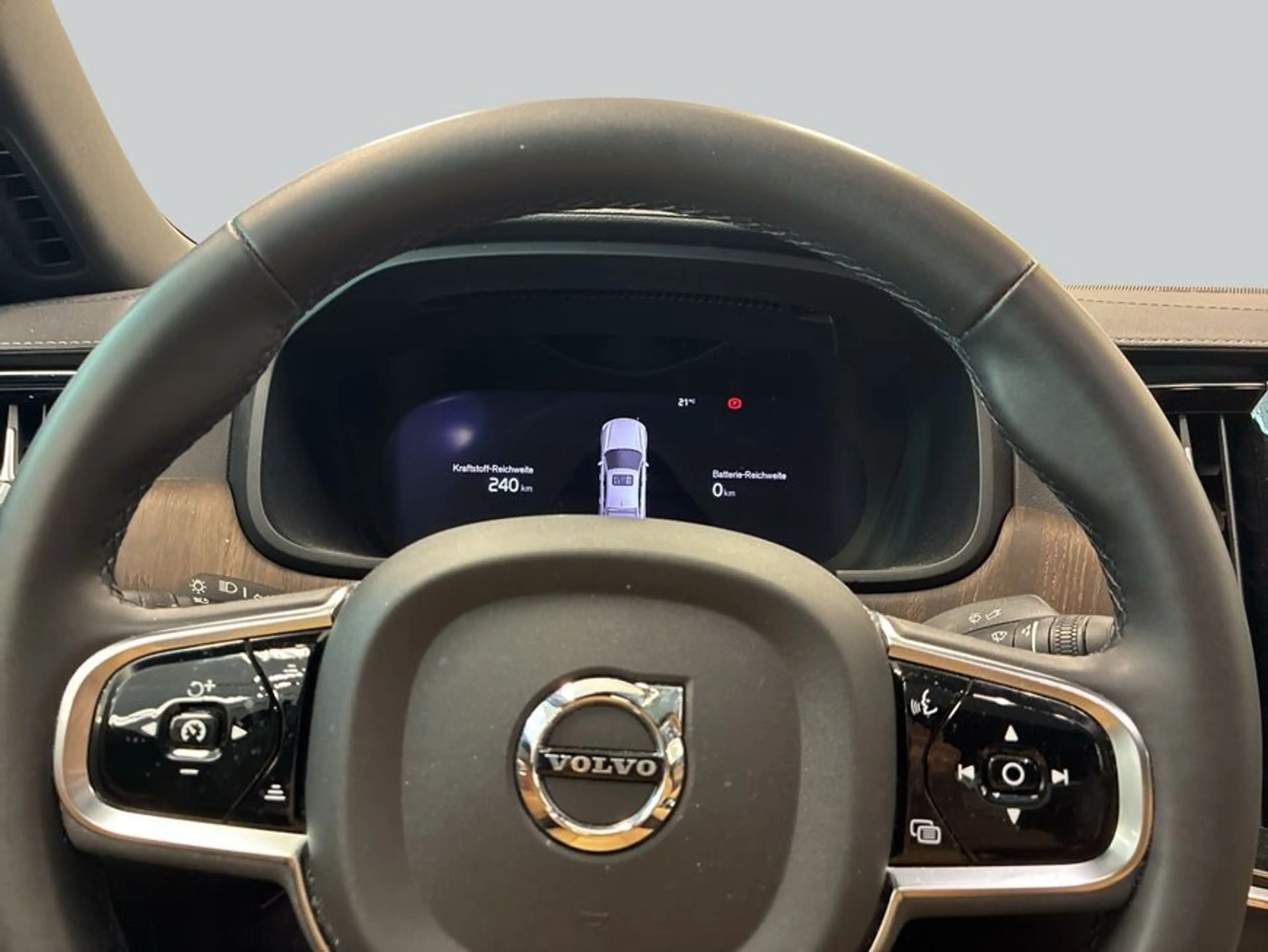 Volvo S90 T8 Recharge AWD Ultimate Dark — photo 15