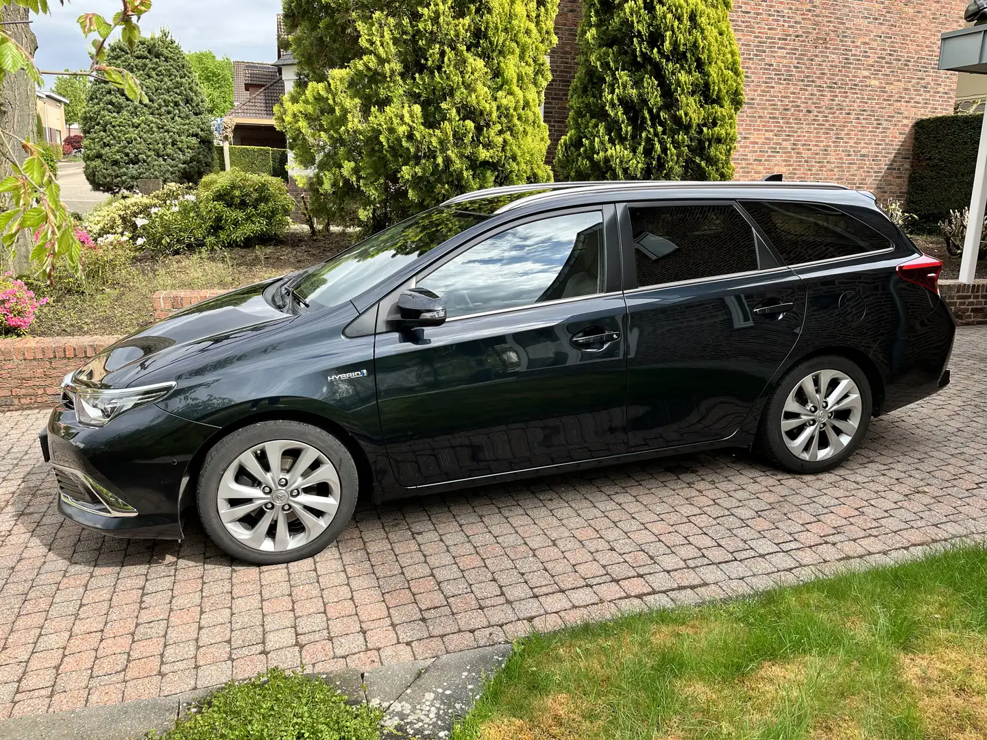 Toyota Auris 1.8 Hybr. Executive Gris - 2