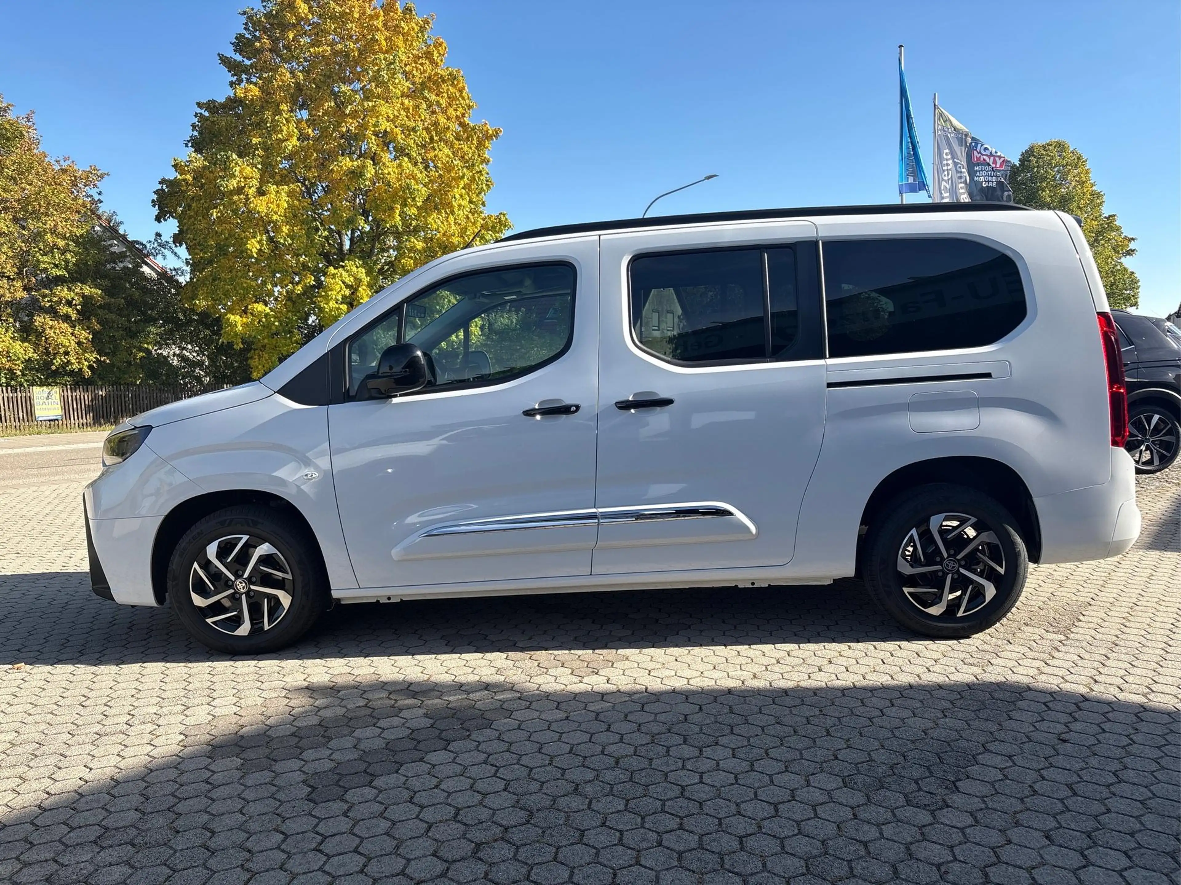 Toyota Proace City Verso L2  Teamplayer 1.2 7-SITZER+TEMPOMAT+KAMERA+WINTERPAKET+PDC+ALU+LED+15-JAHRE GARANTIE — photo 2