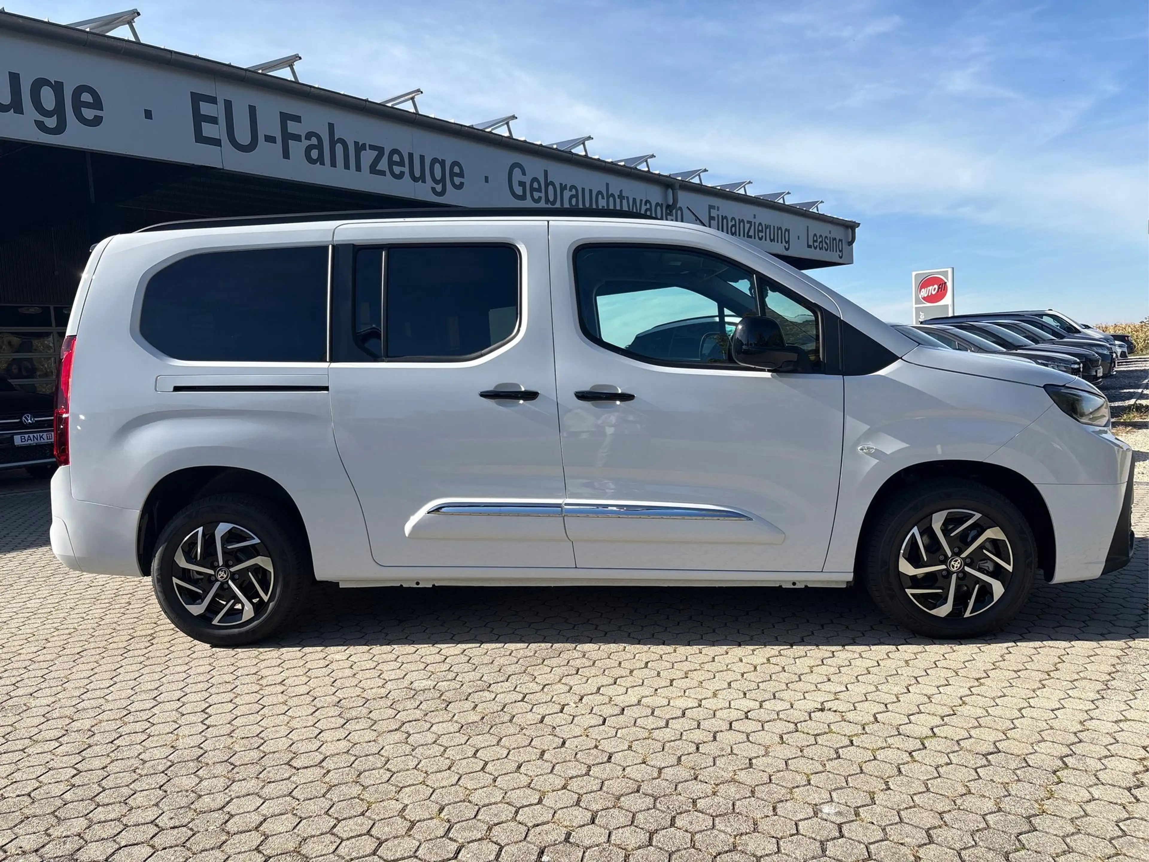 Toyota Proace City Verso L2  Teamplayer 1.2 7-SITZER+TEMPOMAT+KAMERA+WINTERPAKET+PDC+ALU+LED+15-JAHRE GARANTIE — photo 6