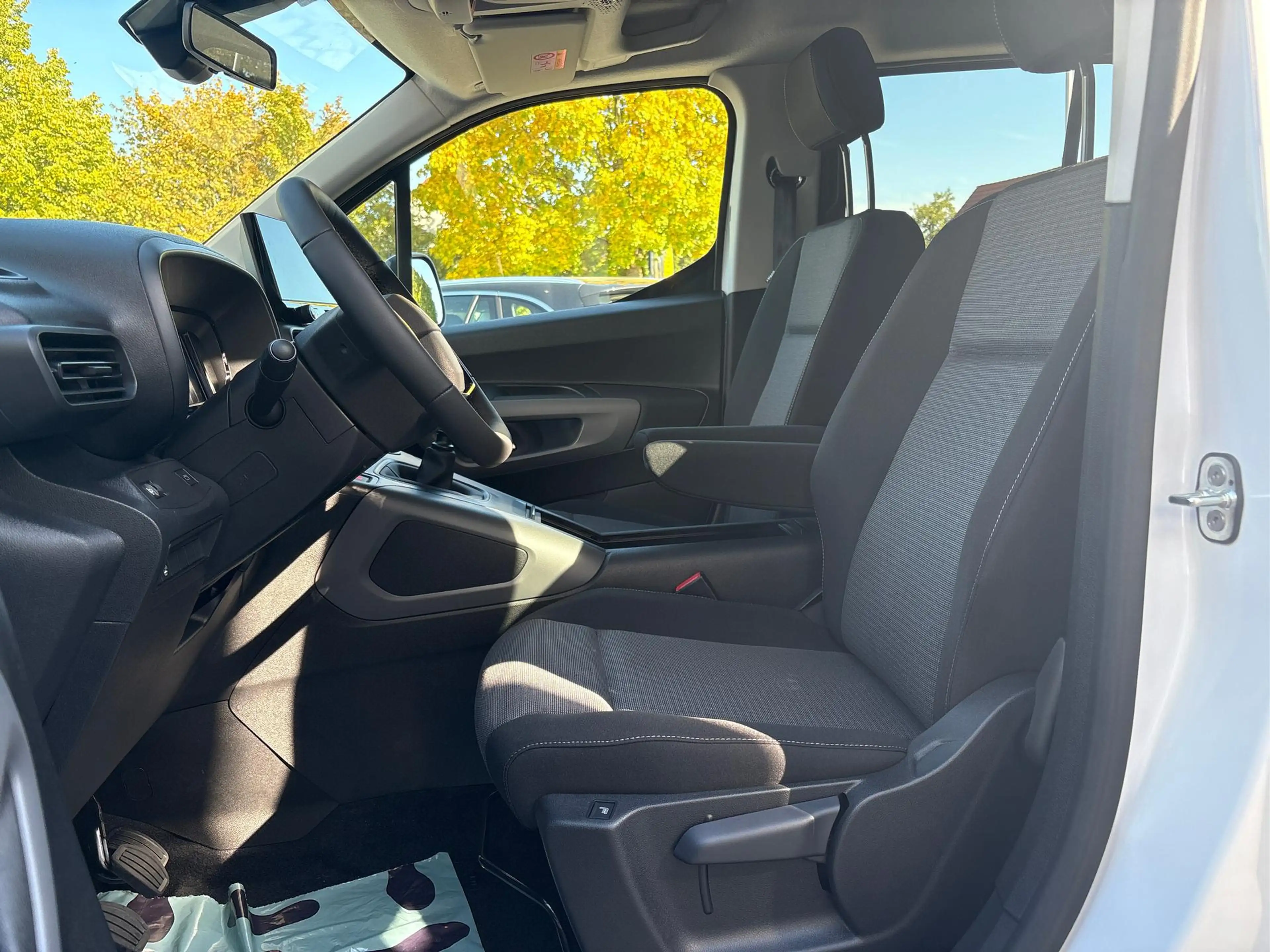 Toyota Proace City Verso L2  Teamplayer 1.2 7-SITZER+TEMPOMAT+KAMERA+WINTERPAKET+PDC+ALU+LED+15-JAHRE GARANTIE — photo 9