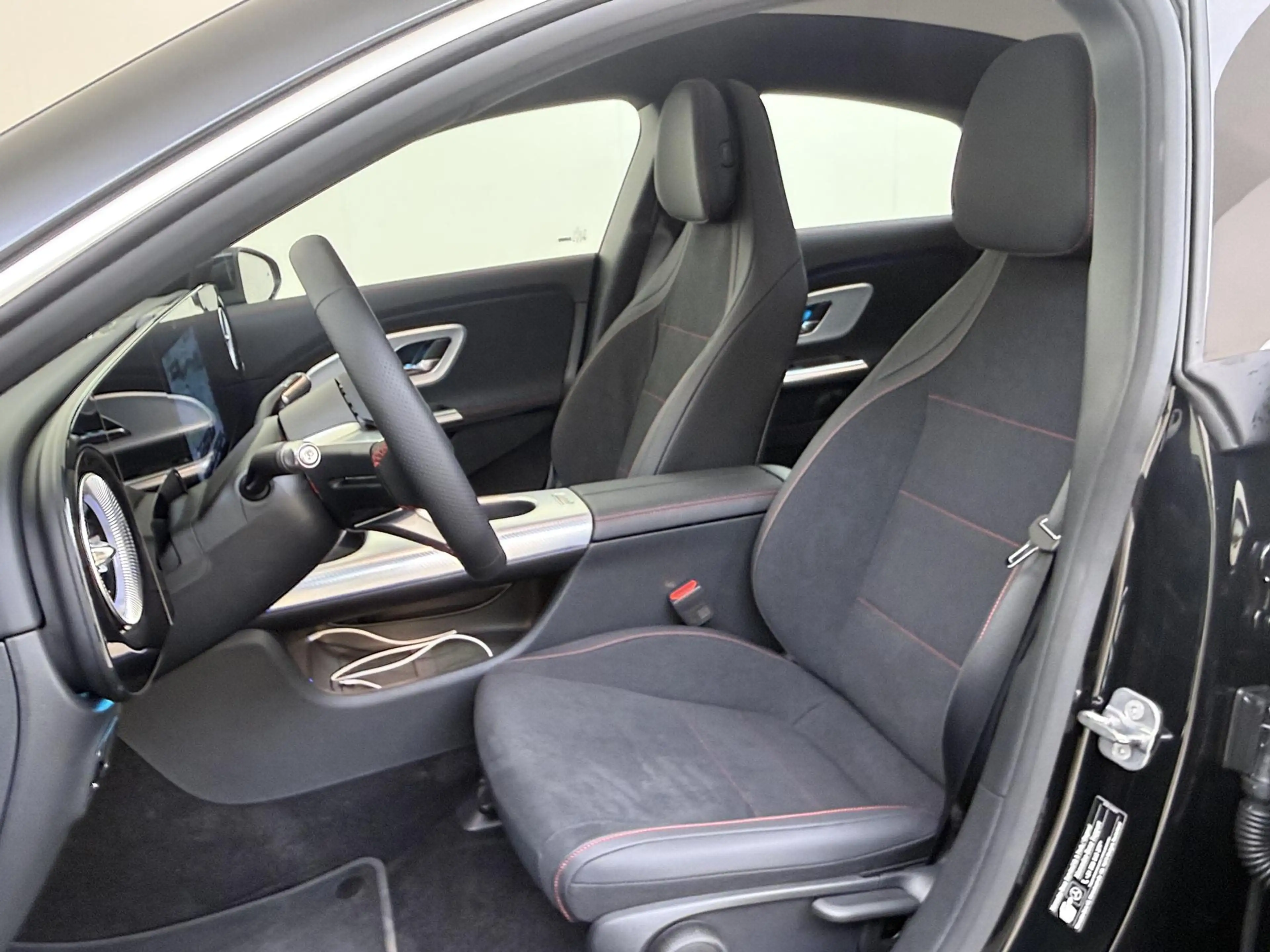 Mercedes-Benz CLA 200 Business Solution AMG — photo 11