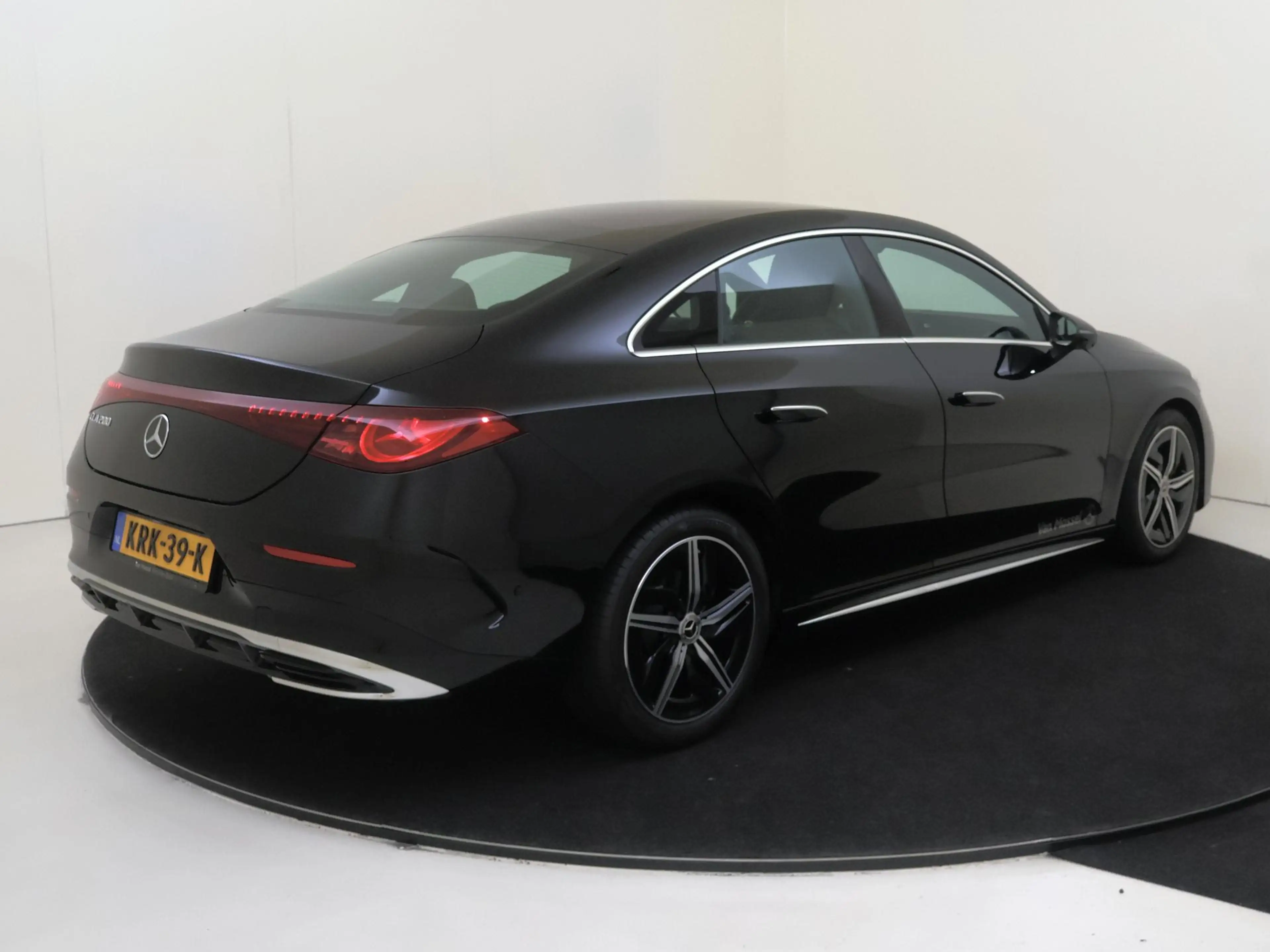 Mercedes-Benz CLA 200 Business Solution AMG — photo 4