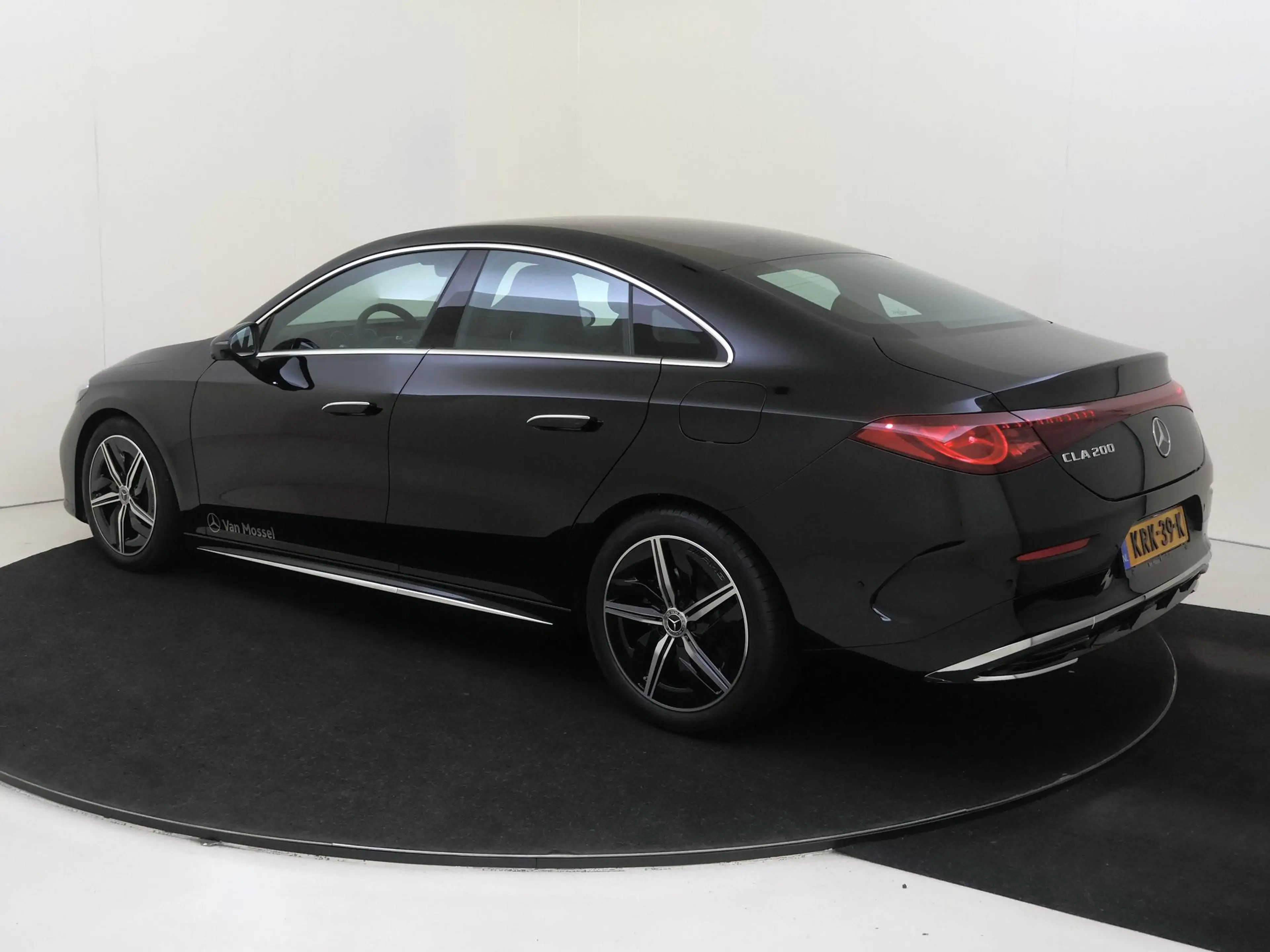 Mercedes-Benz CLA 200 Business Solution AMG — photo 3