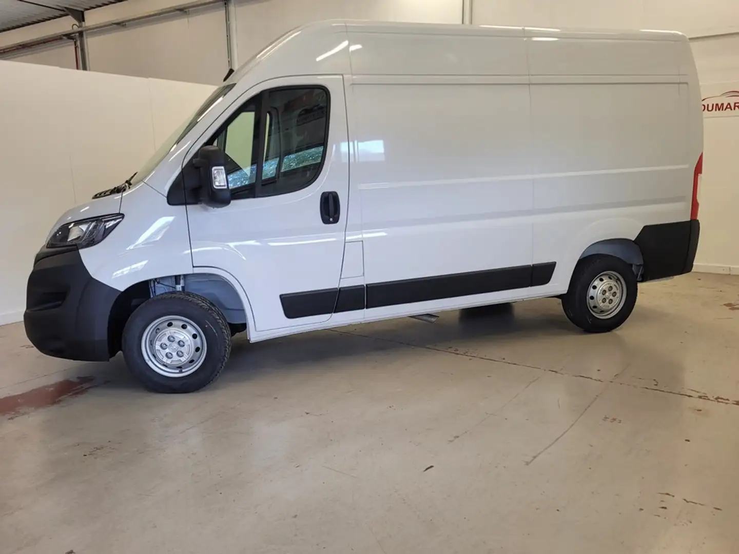Peugeot Boxer 22 Blue Hdi 140 pk TL 335 L2H2 Wit - 2