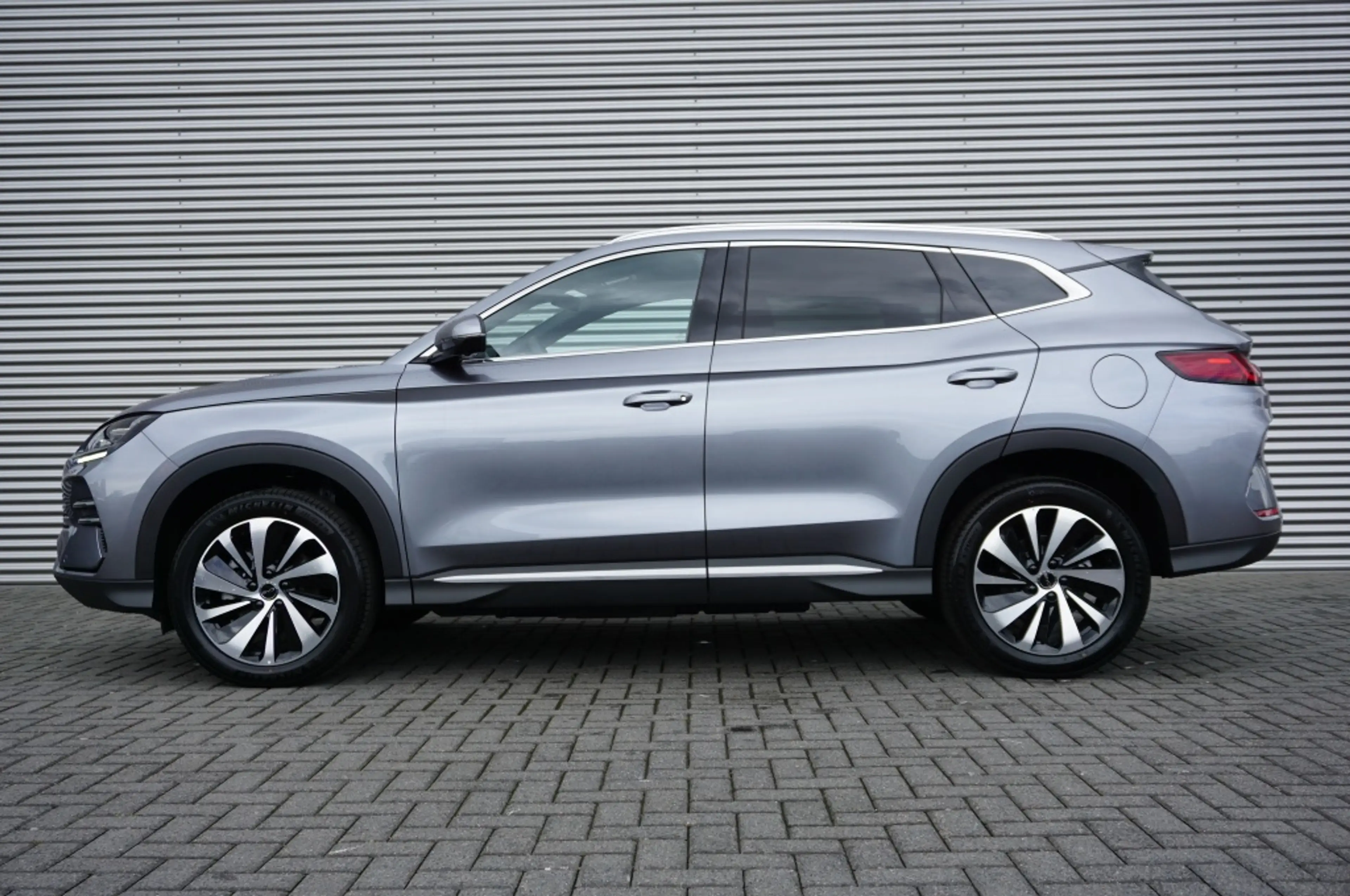 BYD Seal U 1.5 Turbo DM-i AWD Design 323 pk | 1.300 TREKGEWIC — photo 2