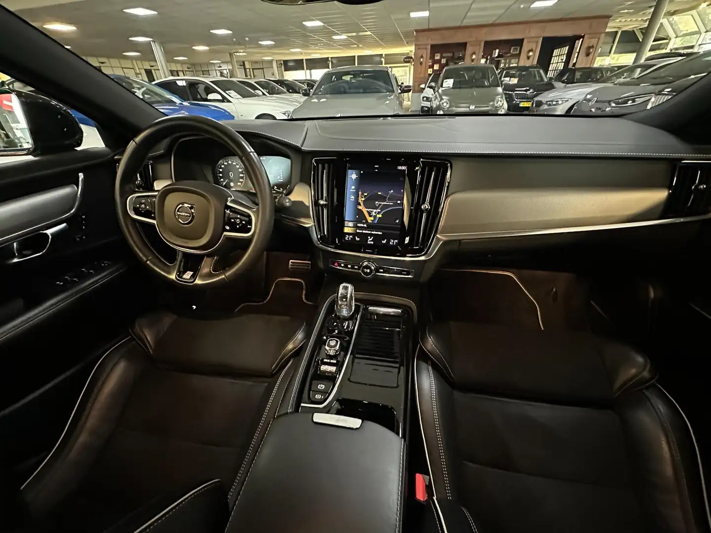 Volvo V90 2.0 T8 AWD Inscription/1STE EIG/NAVI/CAMERA/NETTE Zwart - 2